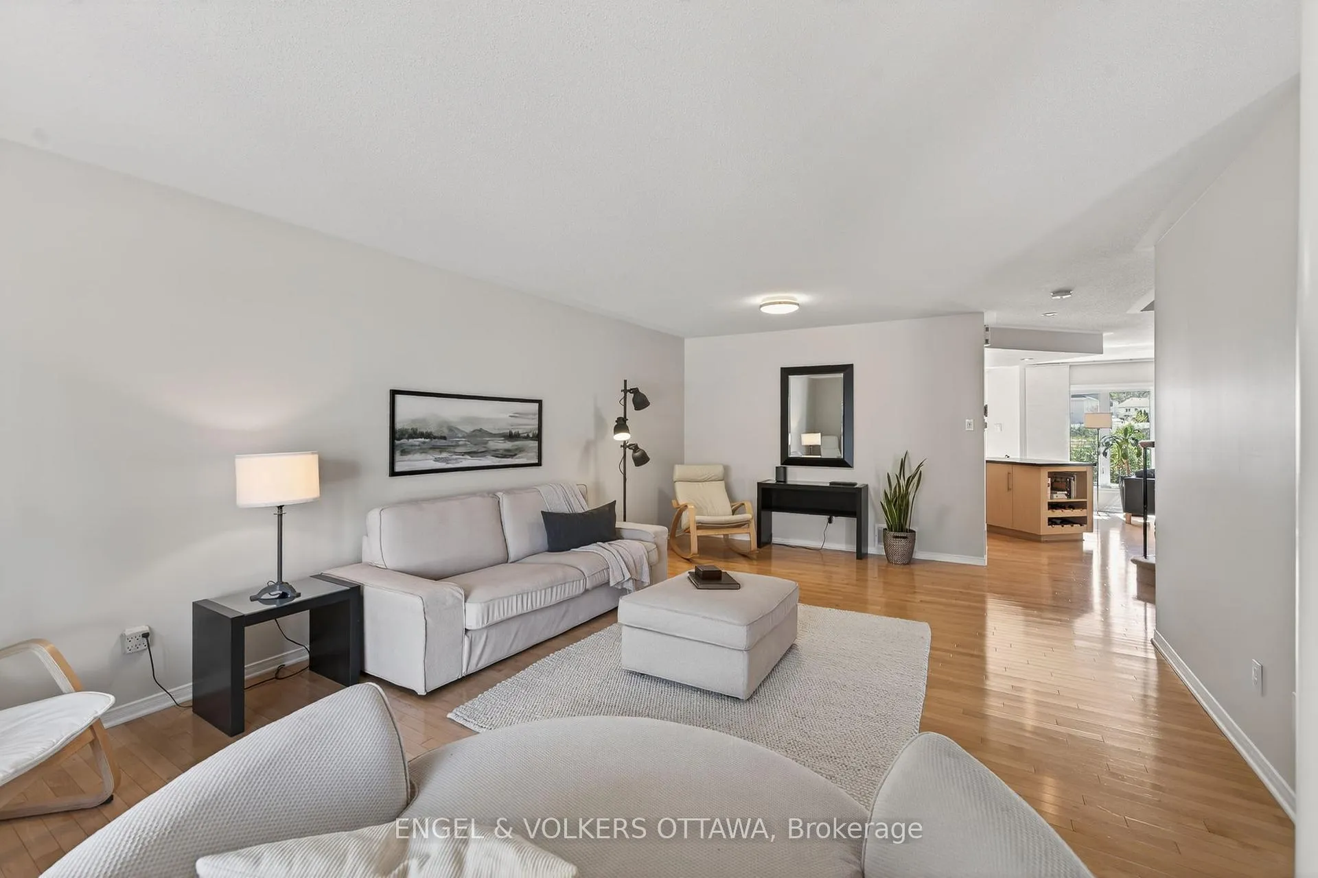 Photo 5 of 101 Scampton Drive, Ottawa, Kanata - Morgan's Grant/South March — HOMEH