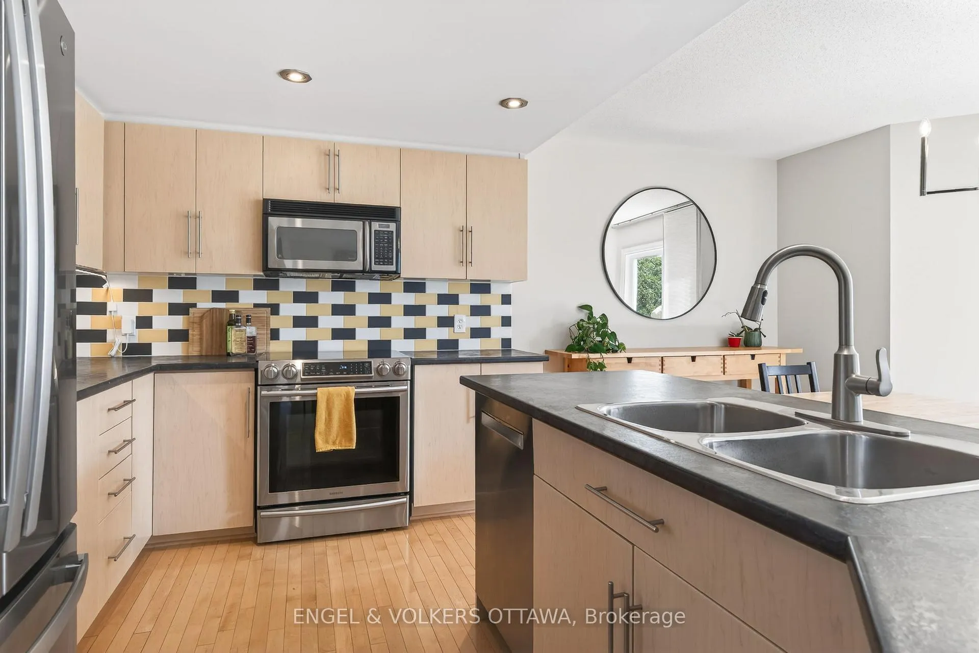 Photo 11 of 101 Scampton Drive, Ottawa, Kanata - Morgan's Grant/South March — HOMEH