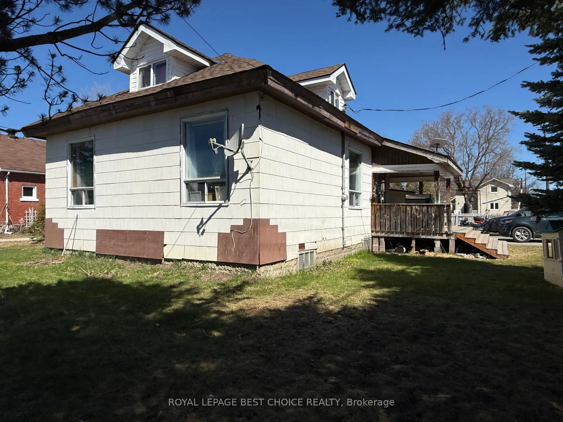 Photo 2 of 21 7th Avenue, Englehart — HOMEH