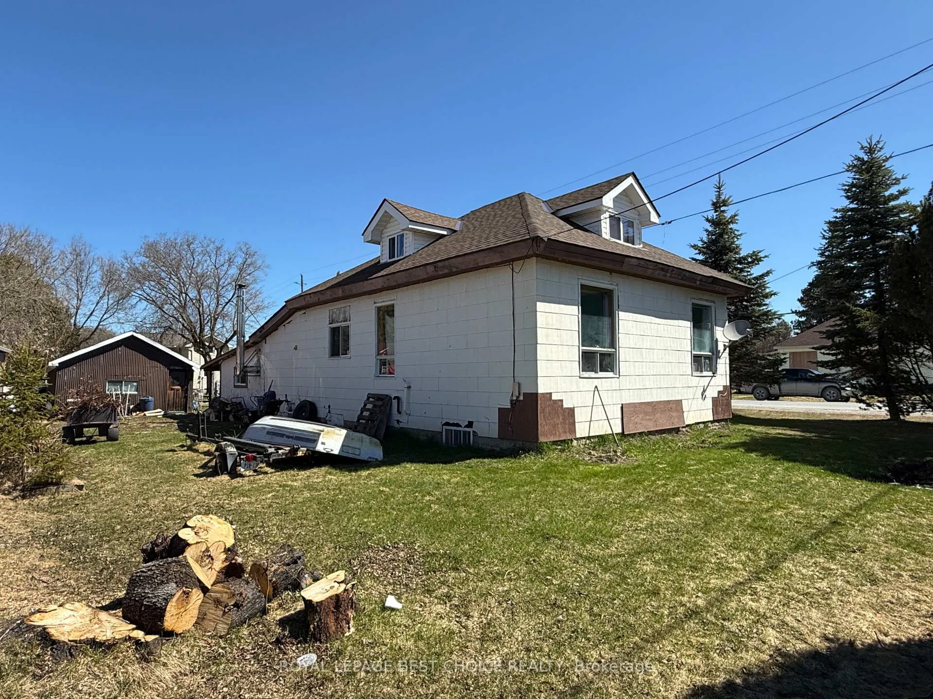 Photo 3 of 21 7th Avenue, Englehart — HOMEH