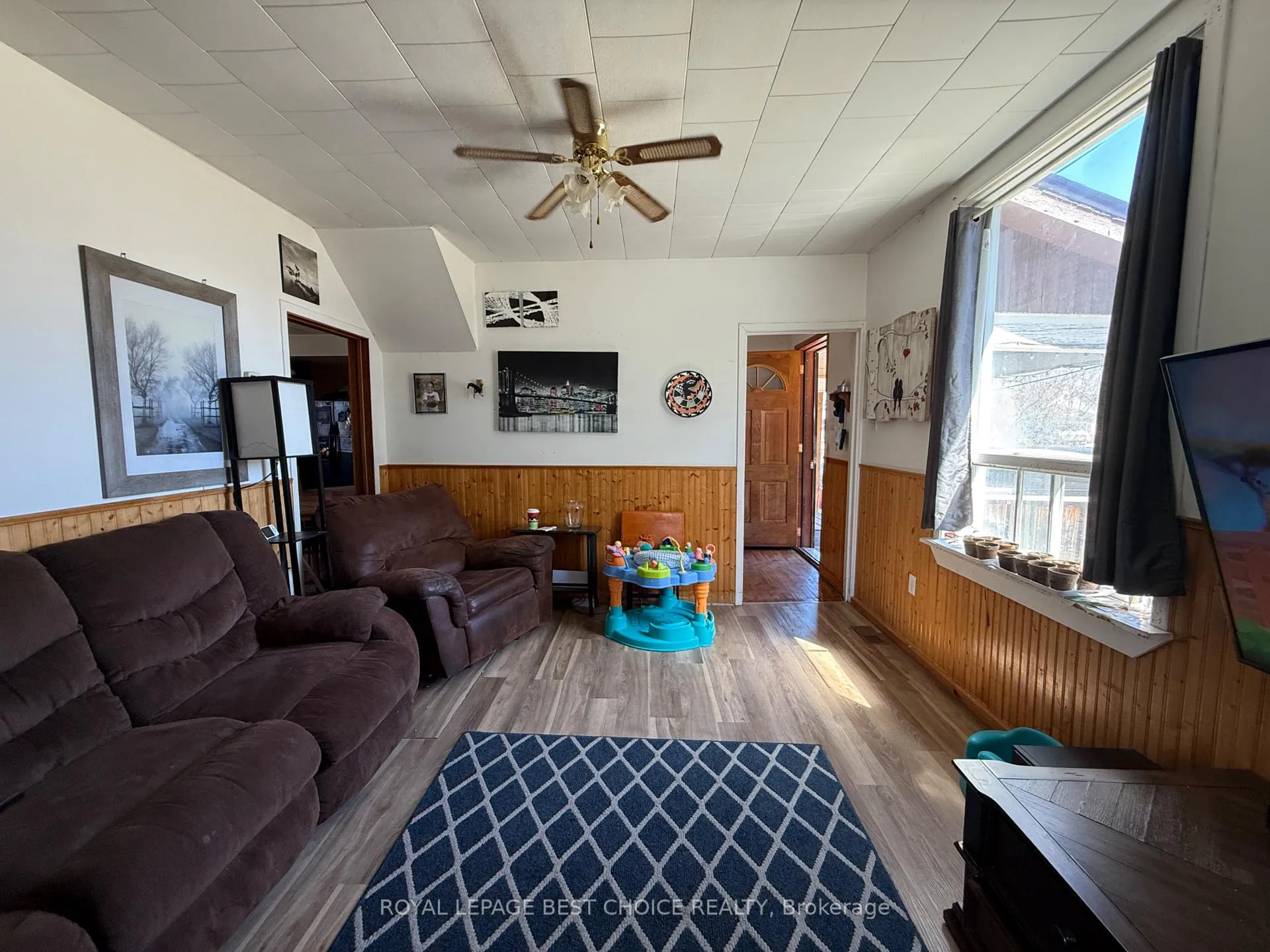 Photo 5 of 21 7th Avenue, Englehart — HOMEH