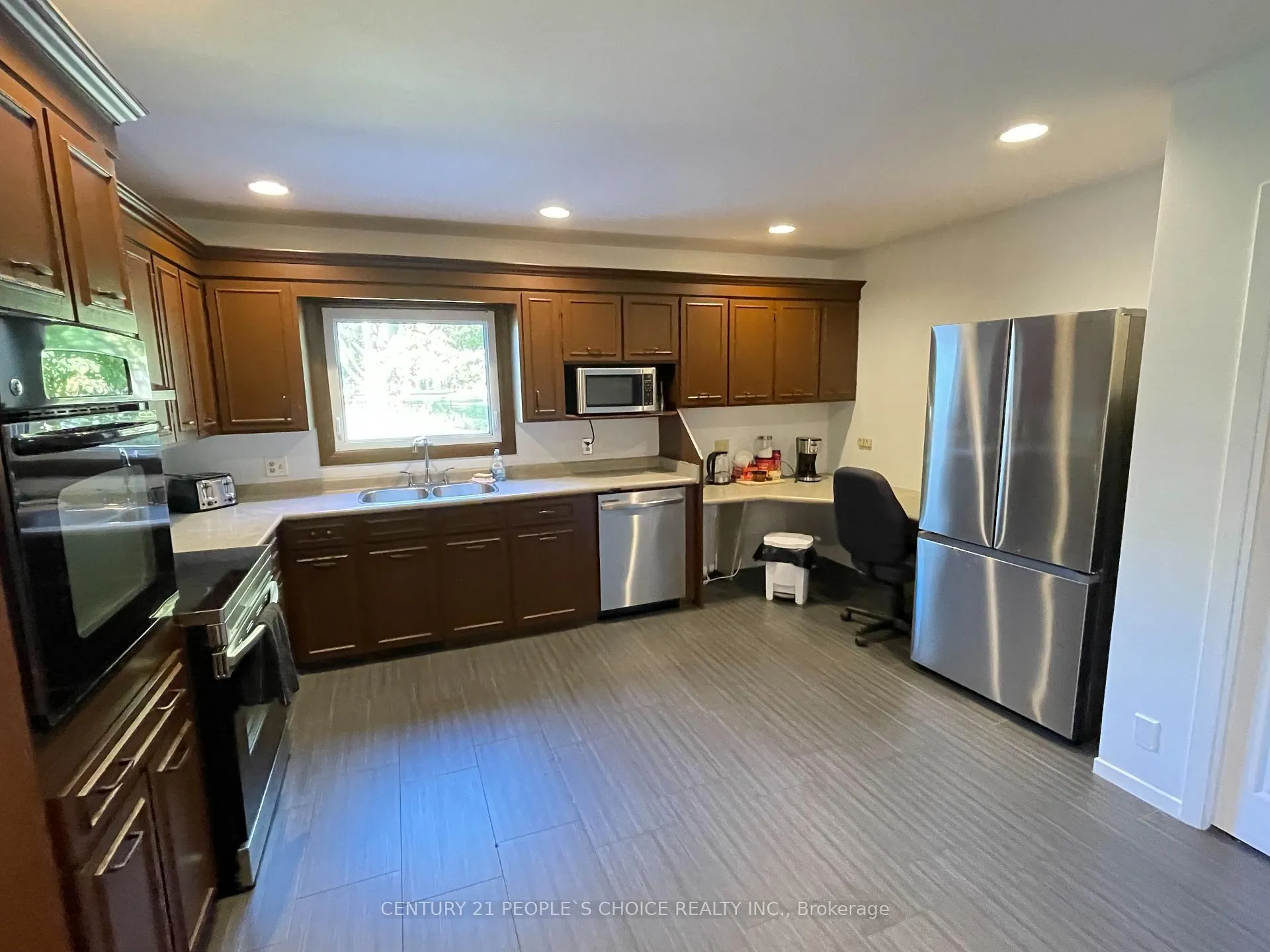 Photo 10 of 335 Robson Road, Windsor — HOMEH