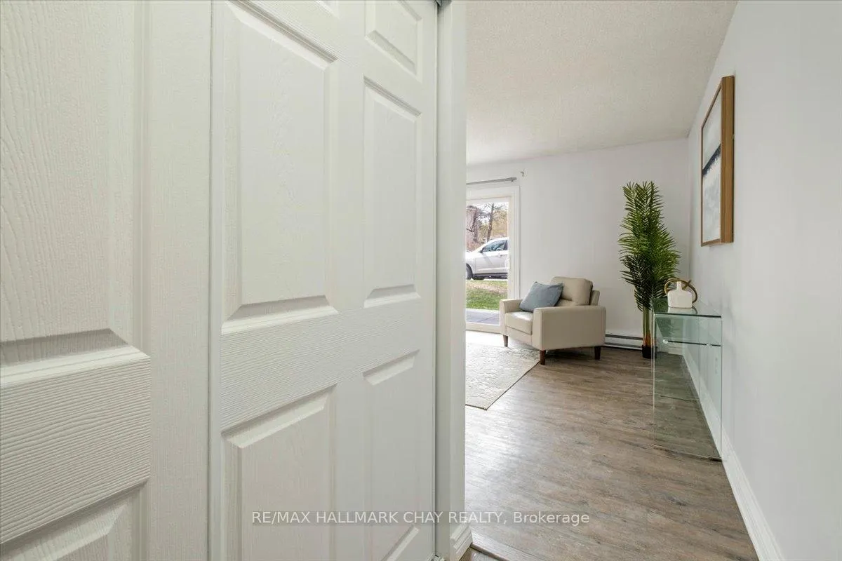 Photo 4 of Unit C2, 183 Edgehill Drive, Barrie, Letitia Heights — HOMEH