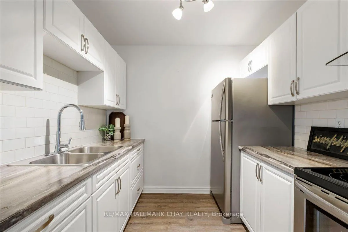 Photo 11 of Unit C2, 183 Edgehill Drive, Barrie, Letitia Heights — HOMEH