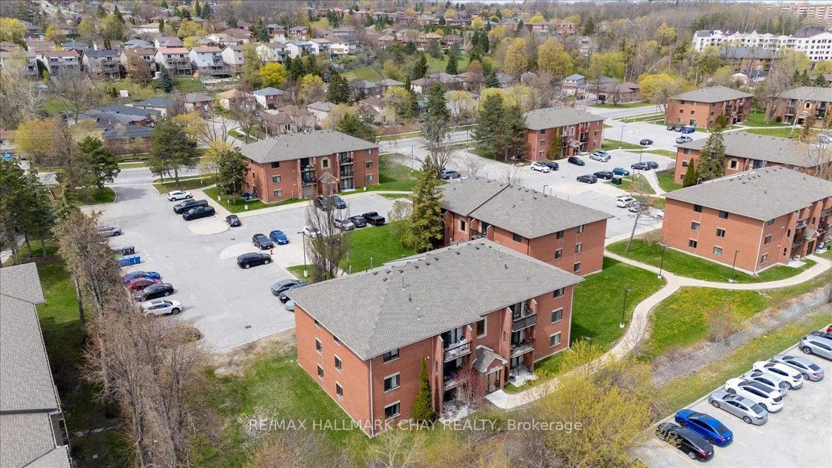 Photo 19 of Unit C2, 183 Edgehill Drive, Barrie, Letitia Heights — HOMEH