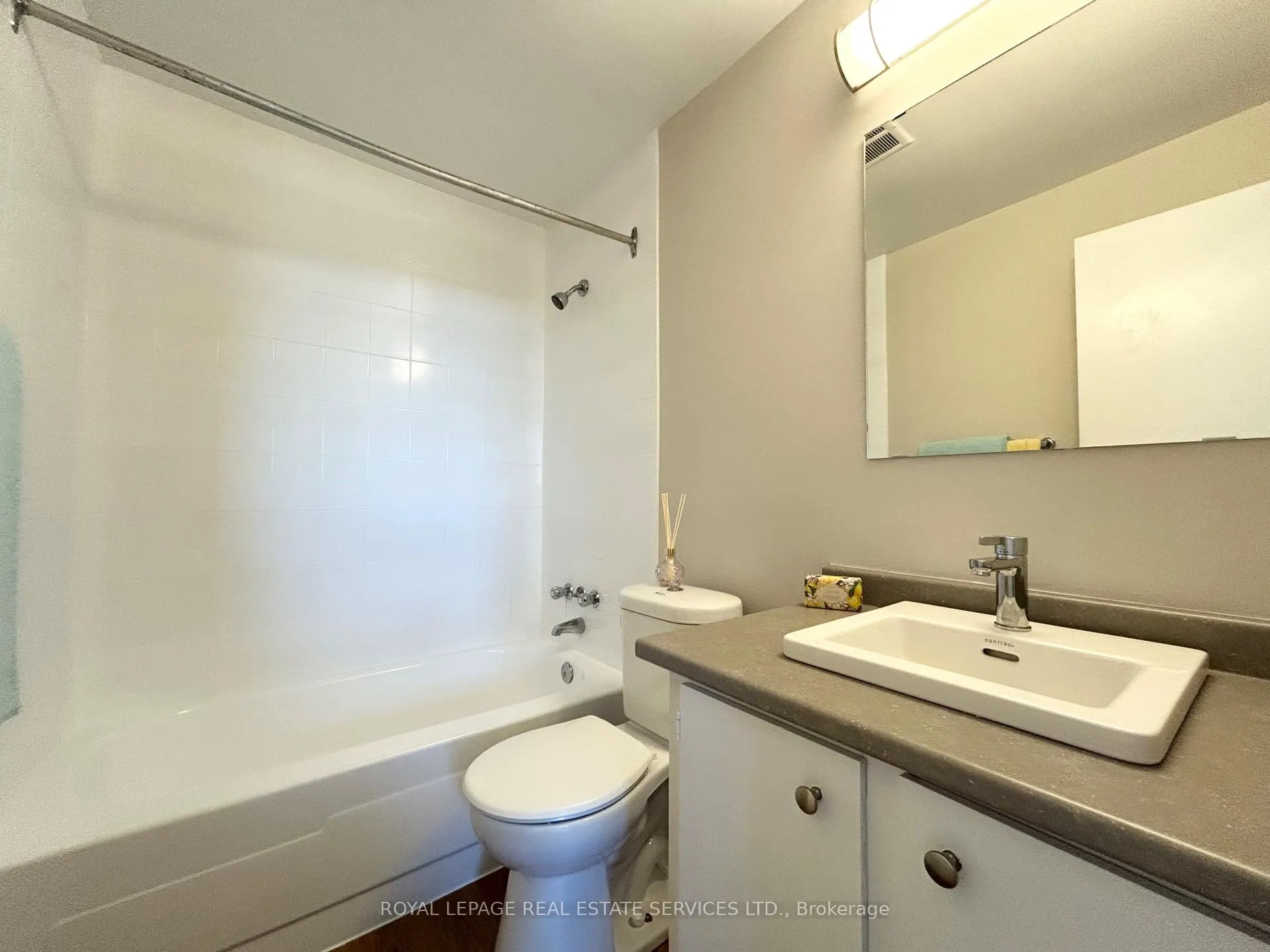Photo 12 of Unit 1114, 10 Overlea Drive, Kitchener, St. Marys Hospital — HOMEH