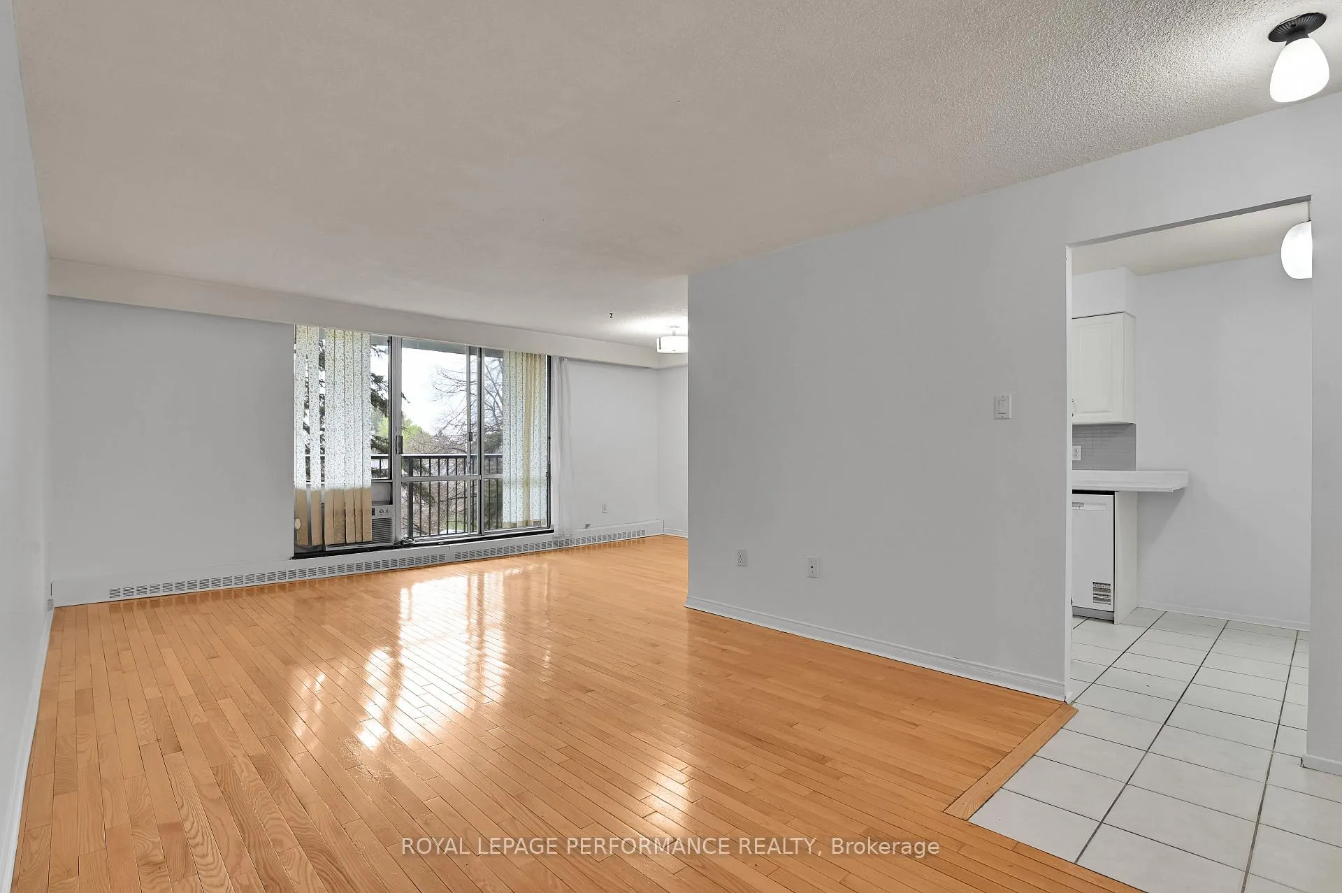 Photo 10 of Unit 307, 2400 Virginia Drive, Ottawa, Guildwood Estates - Urbandale Acres — HOMEH