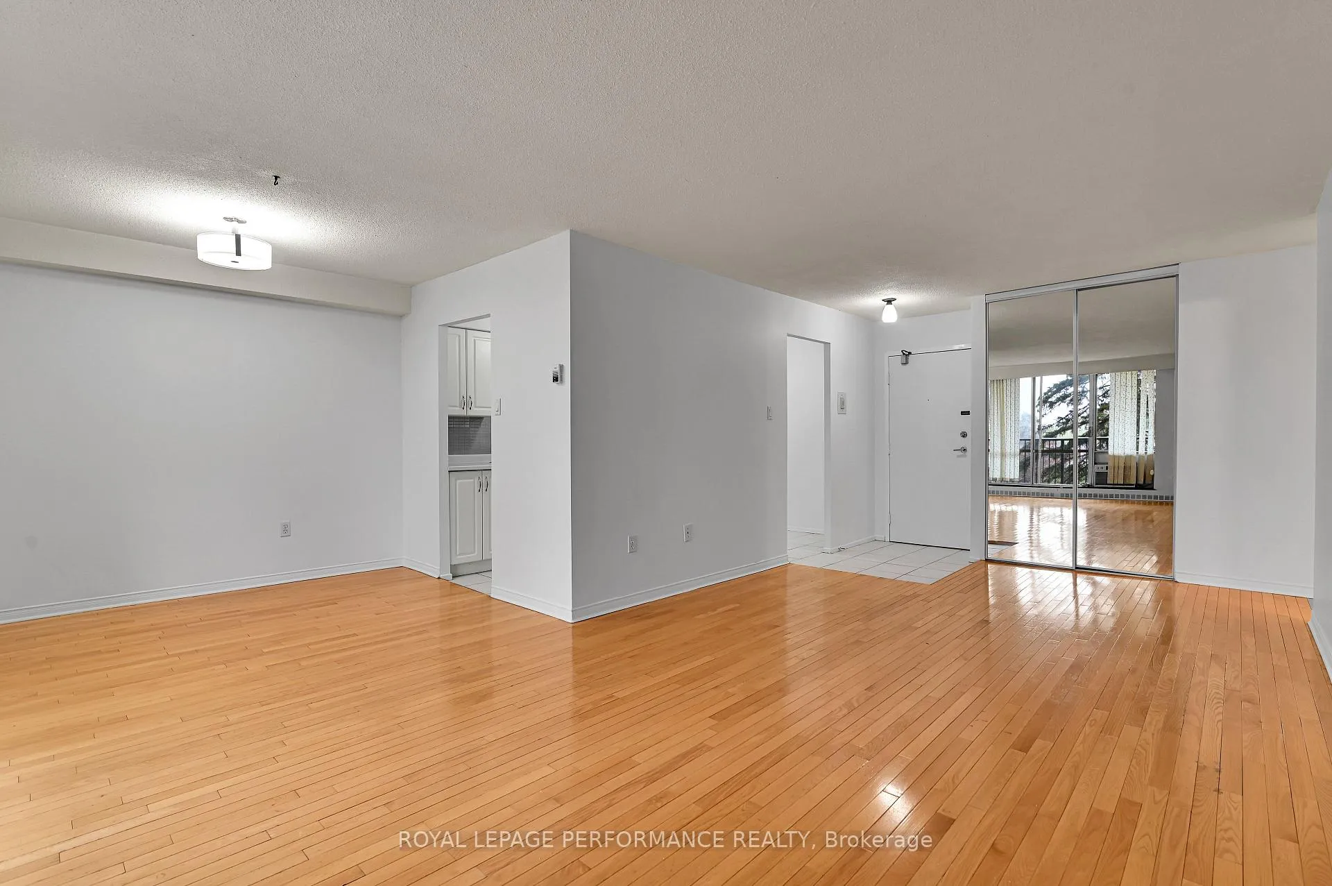 Photo 11 of Unit 307, 2400 Virginia Drive, Ottawa, Guildwood Estates - Urbandale Acres — HOMEH