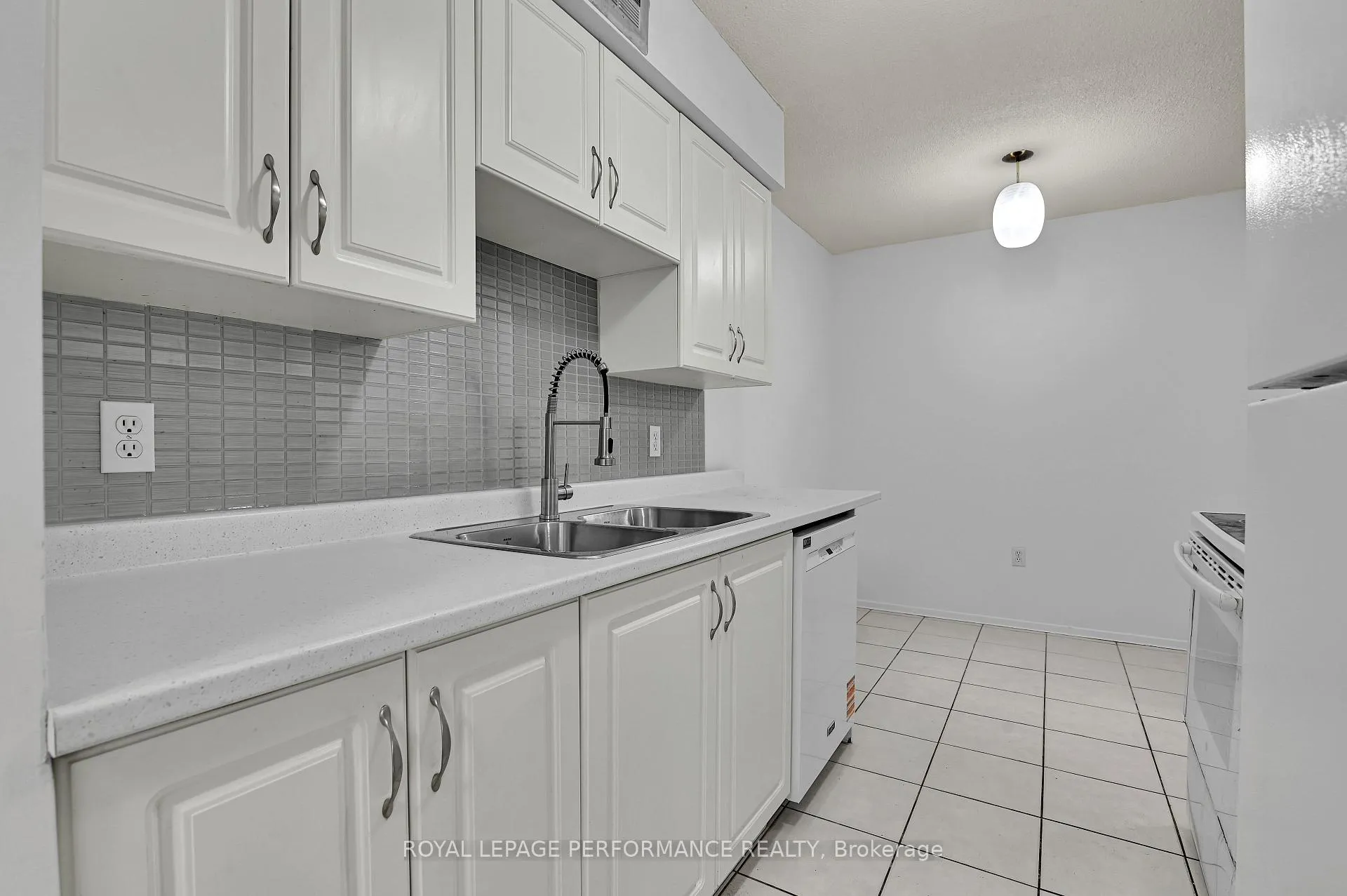 Photo 16 of Unit 307, 2400 Virginia Drive, Ottawa, Guildwood Estates - Urbandale Acres — HOMEH