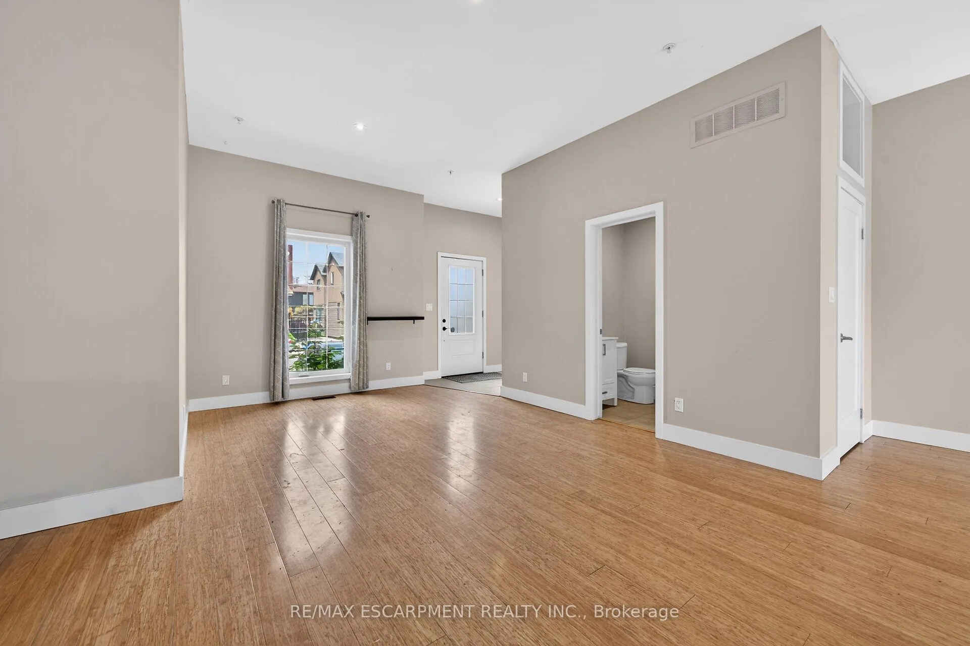 Photo 5 of 167 Walnut Street S, Hamilton, Corktown — HOMEH