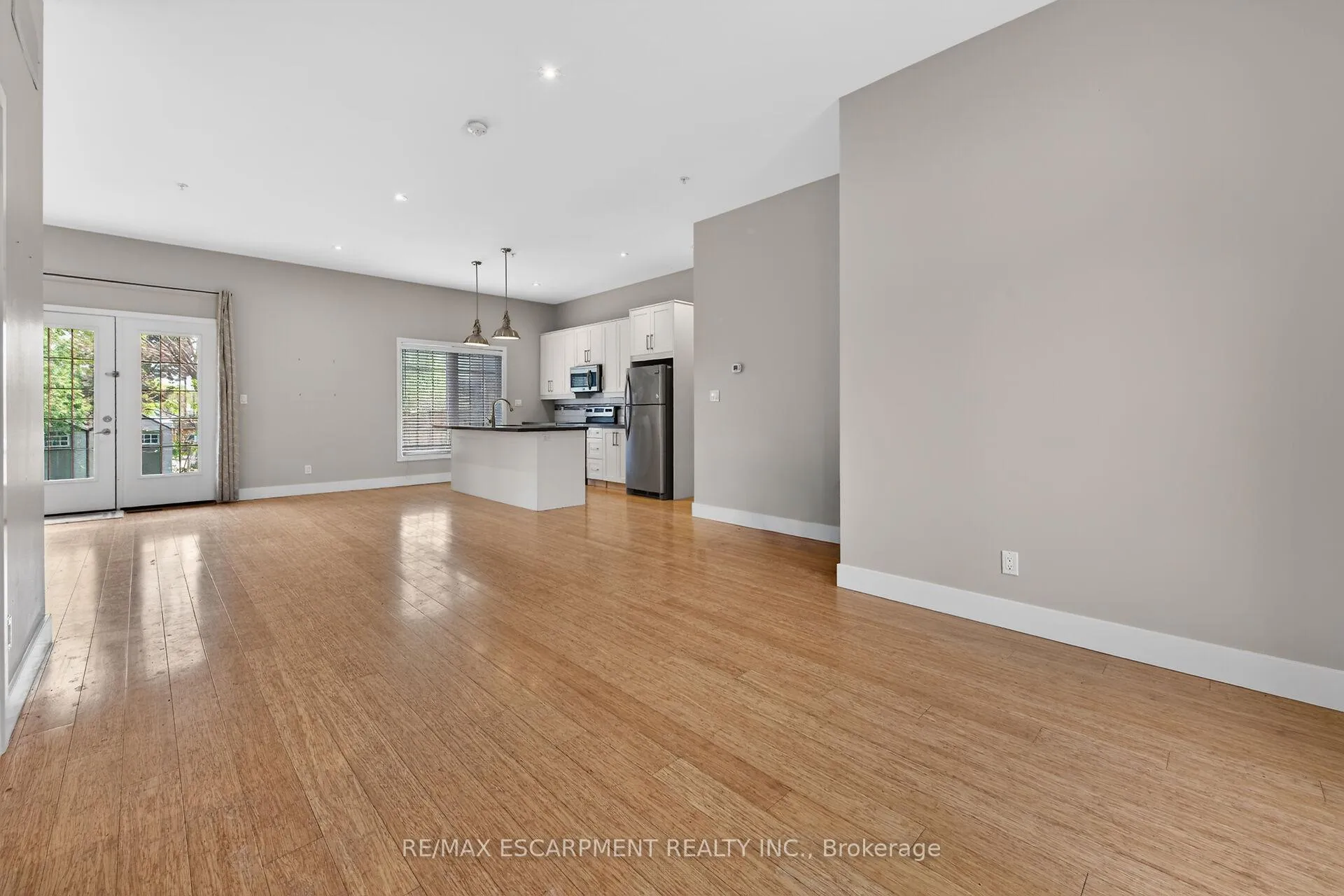Photo 6 of 167 Walnut Street S, Hamilton, Corktown — HOMEH