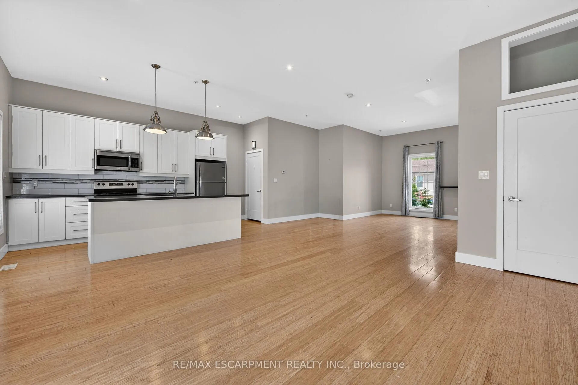 Photo 8 of 167 Walnut Street S, Hamilton, Corktown — HOMEH