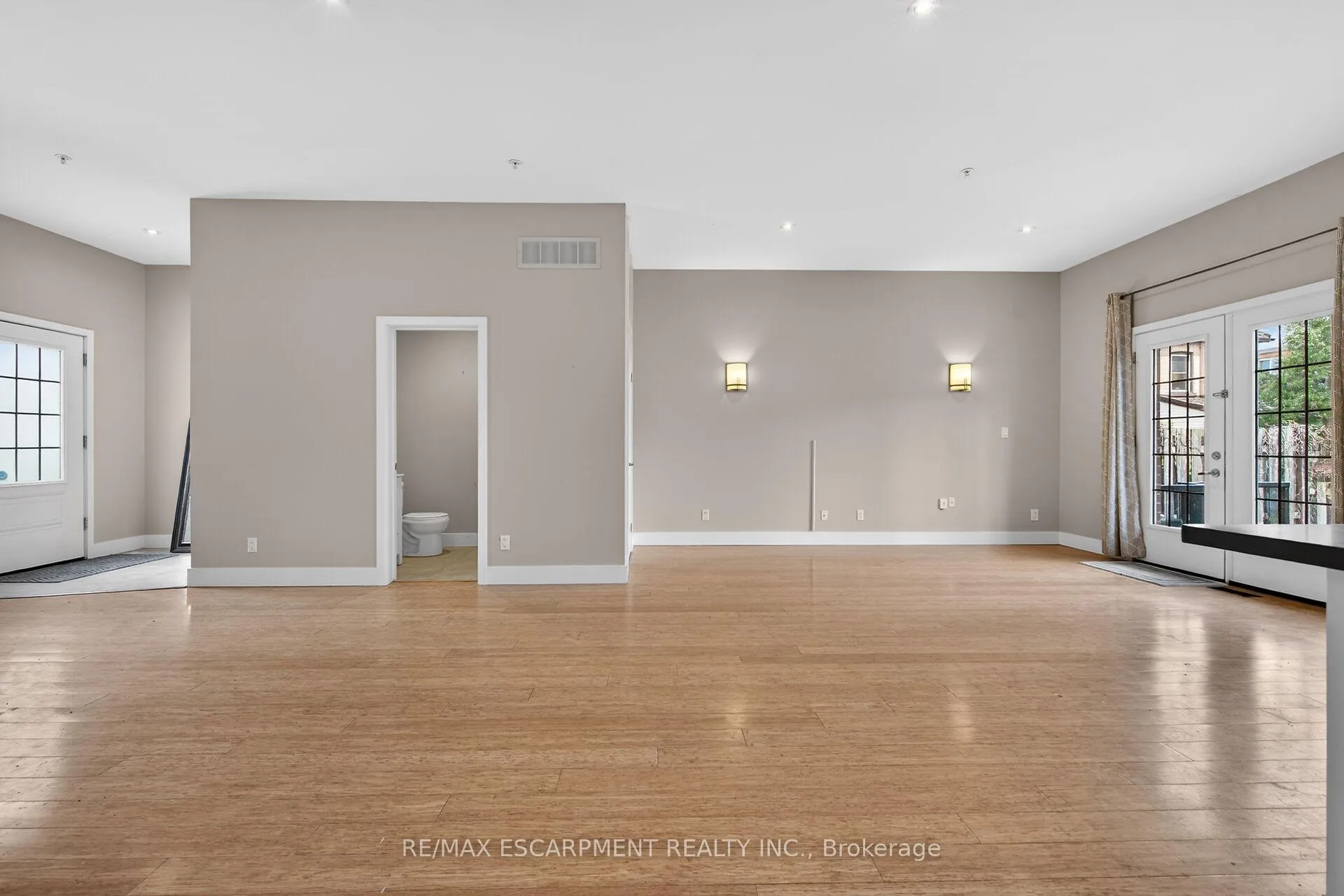 Photo 13 of 167 Walnut Street S, Hamilton, Corktown — HOMEH