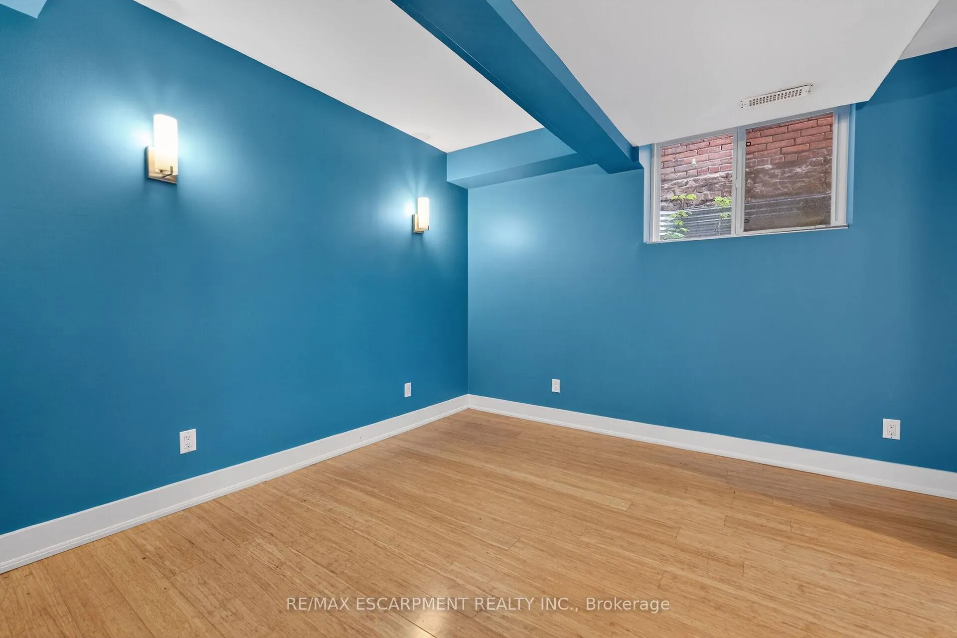 Photo 21 of 167 Walnut Street S, Hamilton, Corktown — HOMEH