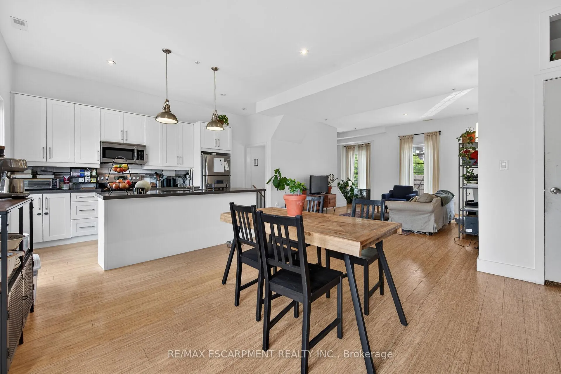 Photo 31 of 167 Walnut Street S, Hamilton, Corktown — HOMEH