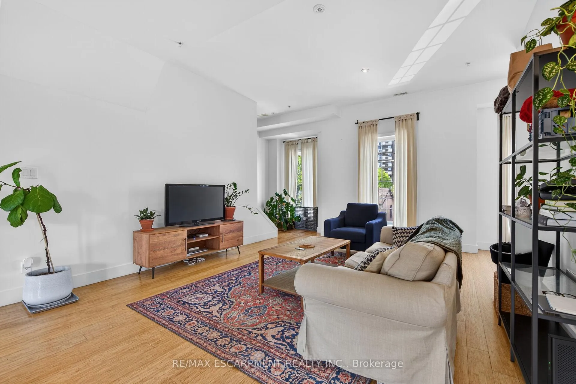 Photo 34 of 167 Walnut Street S, Hamilton, Corktown — HOMEH