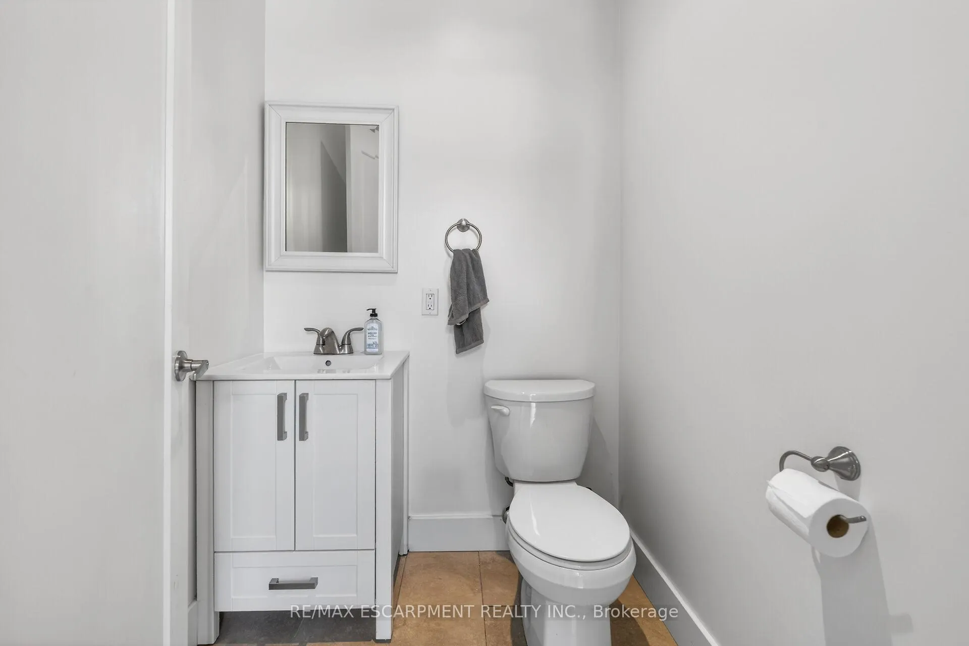 Photo 38 of 167 Walnut Street S, Hamilton, Corktown — HOMEH