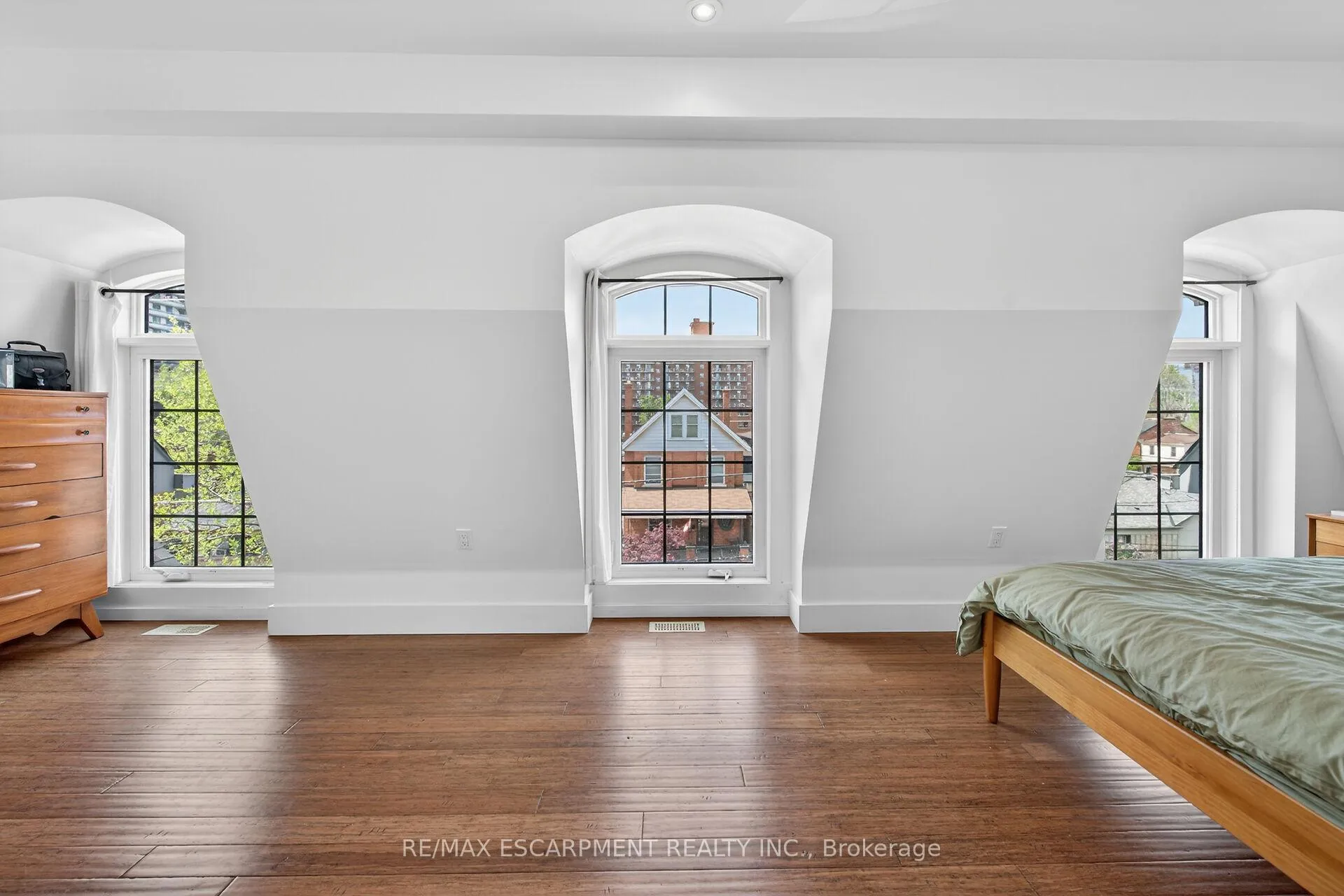 Photo 41 of 167 Walnut Street S, Hamilton, Corktown — HOMEH