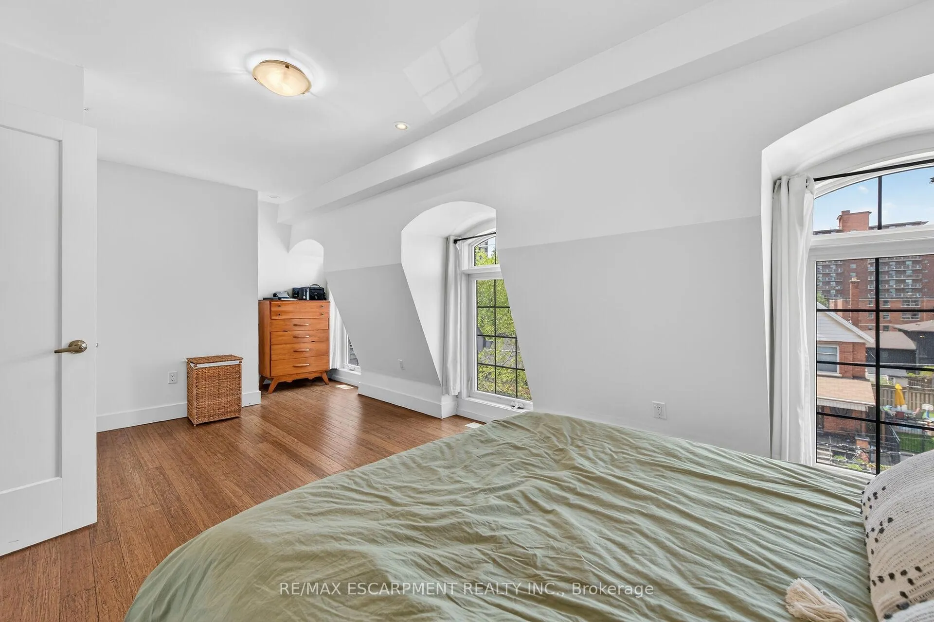 Photo 42 of 167 Walnut Street S, Hamilton, Corktown — HOMEH