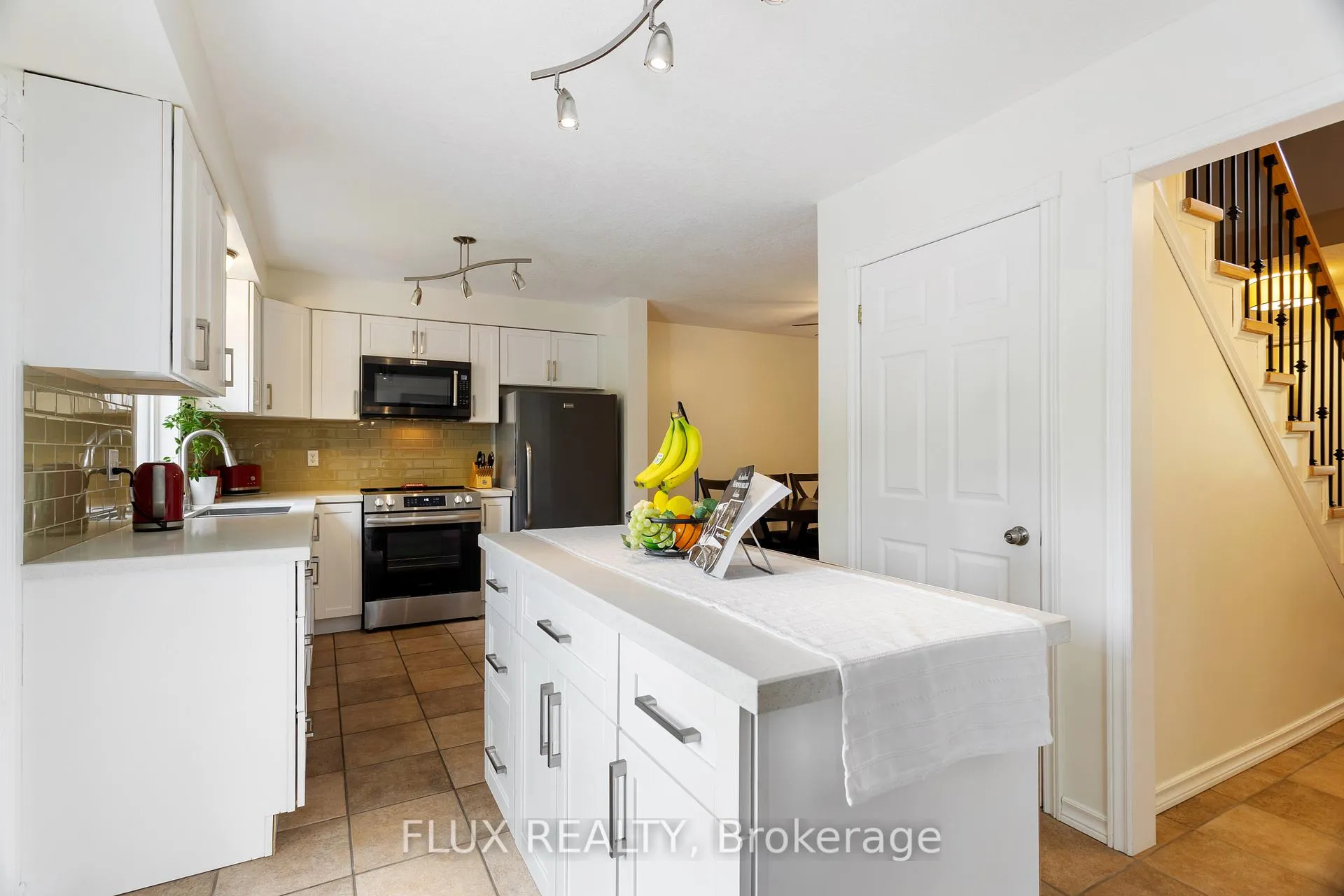 Photo 14 of 1 Hilltop Drive, North Dumfries — HOMEH