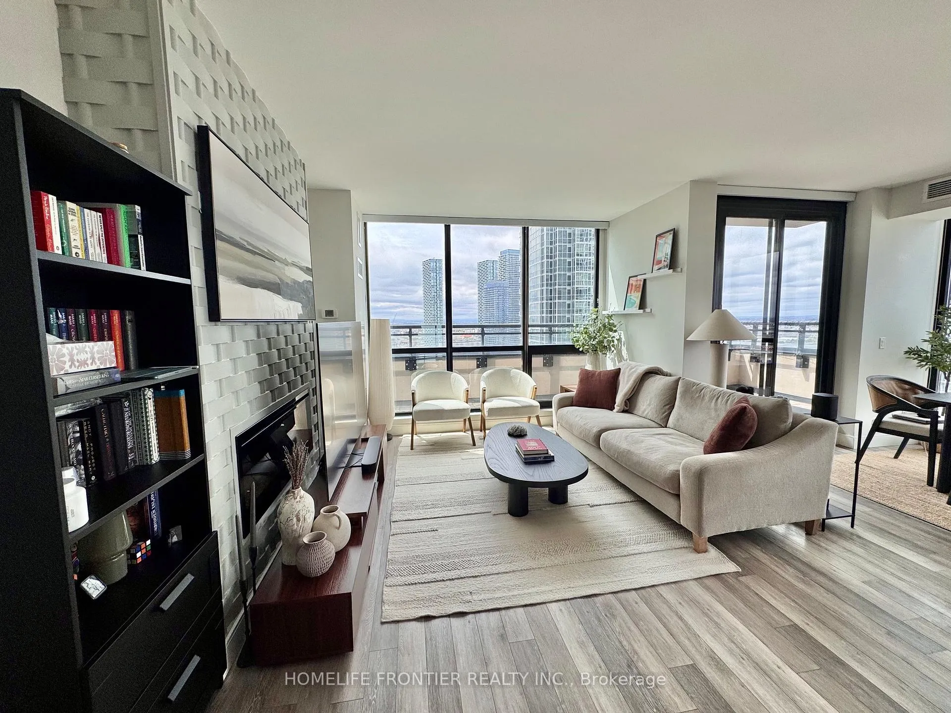 Photo 5 of Unit 2106, 2900 Highway 7 Road, Vaughan, Concord — HOMEH
