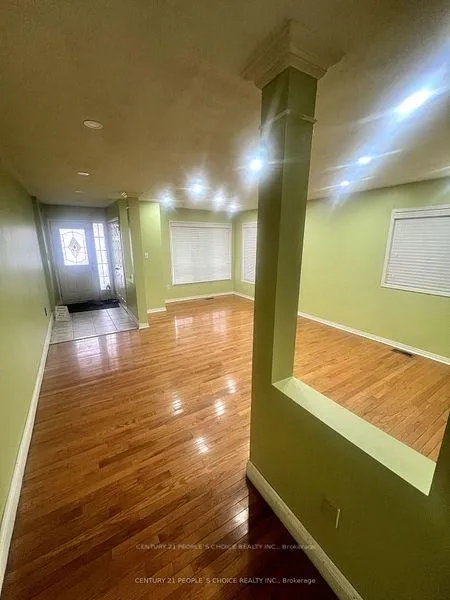 Photo 3 of Unit Upper, 29 Hollowgrove Boulevard, Brampton, Vales of Castlemore — HOMEH