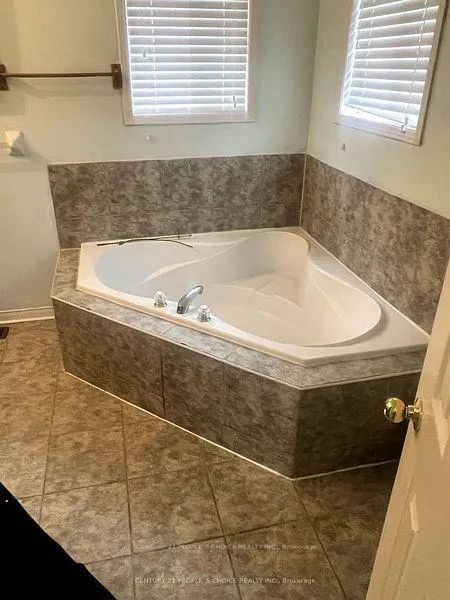 Photo 11 of Unit Upper, 29 Hollowgrove Boulevard, Brampton, Vales of Castlemore — HOMEH