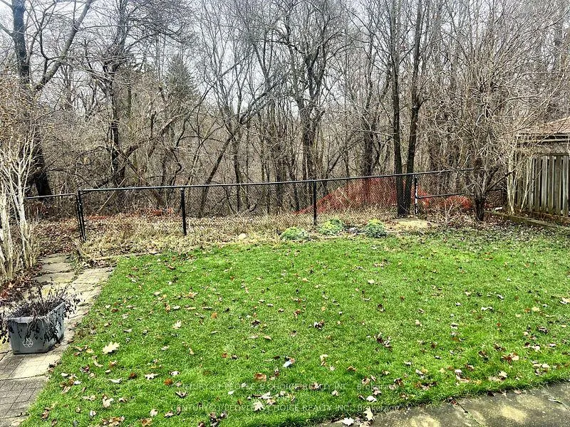 Photo 13 of Unit Upper, 29 Hollowgrove Boulevard, Brampton, Vales of Castlemore — HOMEH