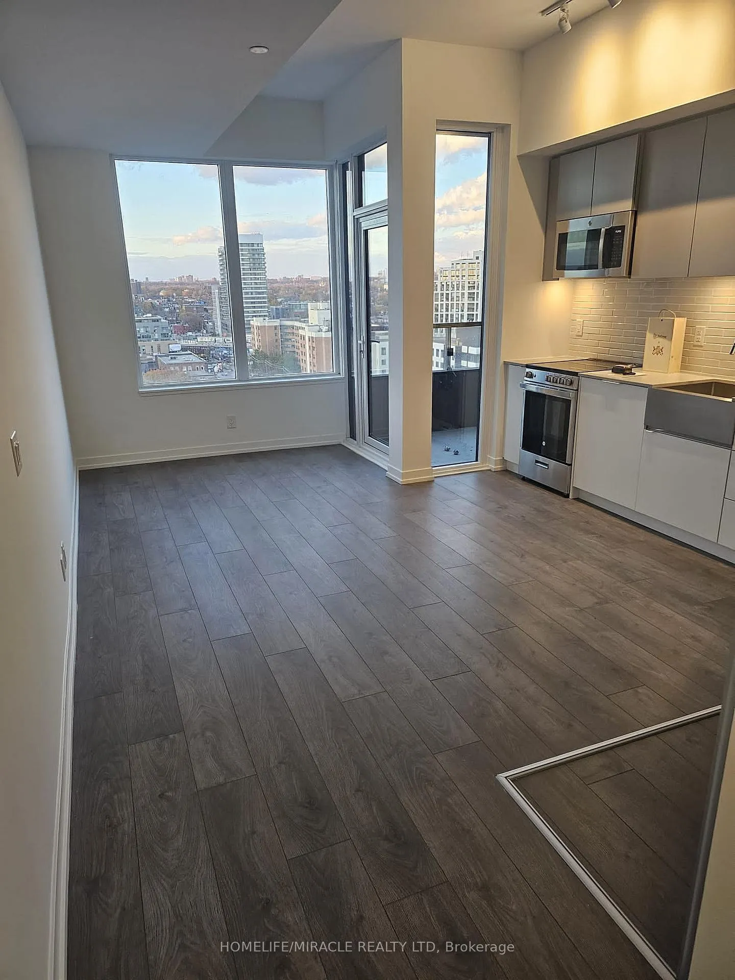 Photo 4 of Unit 1118, 270 Dufferin Street, Toronto, South Parkdale — HOMEH