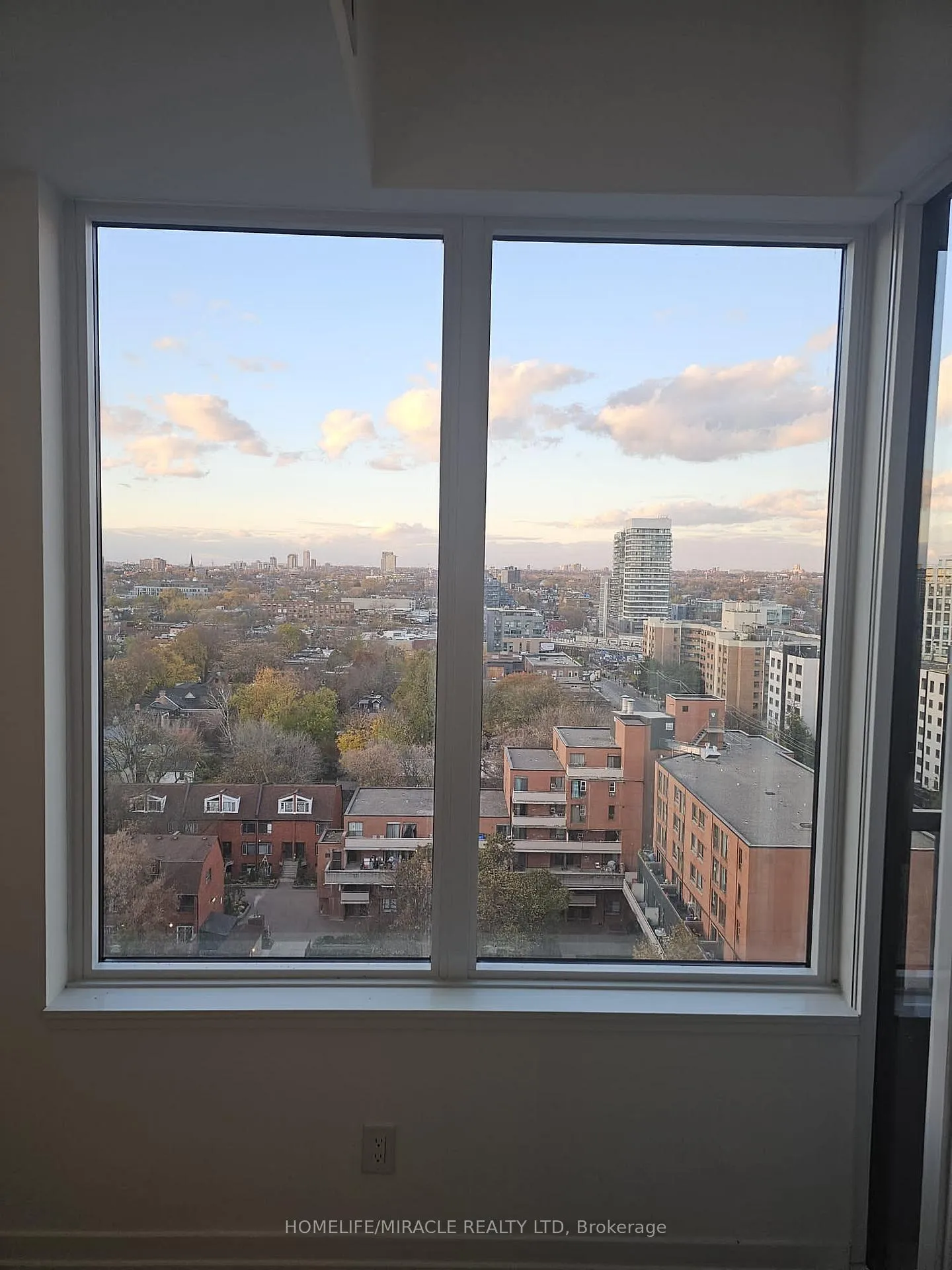 Photo 7 of Unit 1118, 270 Dufferin Street, Toronto, South Parkdale — HOMEH