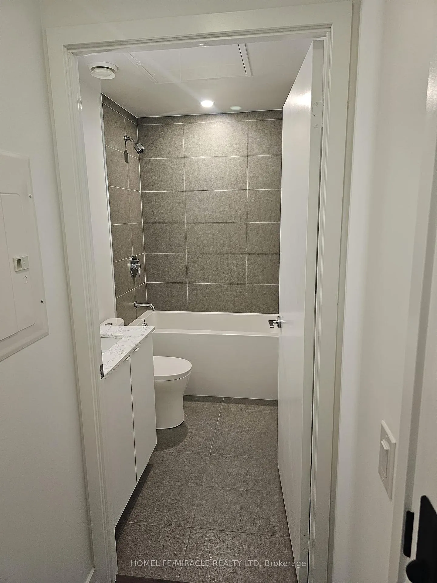 Photo 10 of Unit 1118, 270 Dufferin Street, Toronto, South Parkdale — HOMEH