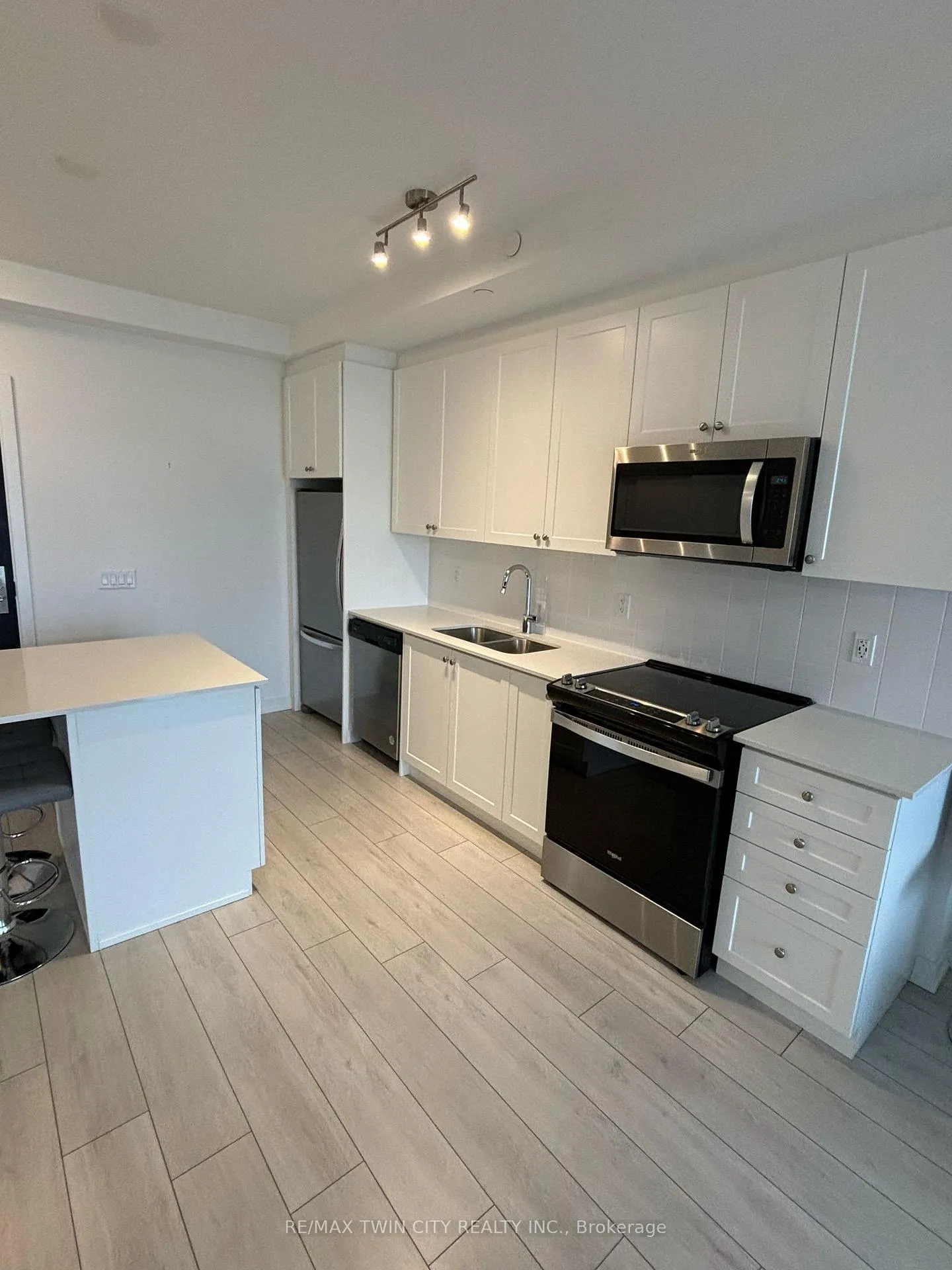 Photo 2 of Unit 606, 55 Duke Street W, Kitchener — HOMEH