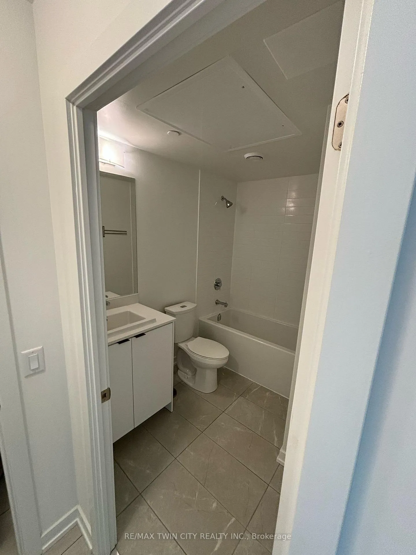 Photo 8 of Unit 606, 55 Duke Street W, Kitchener — HOMEH