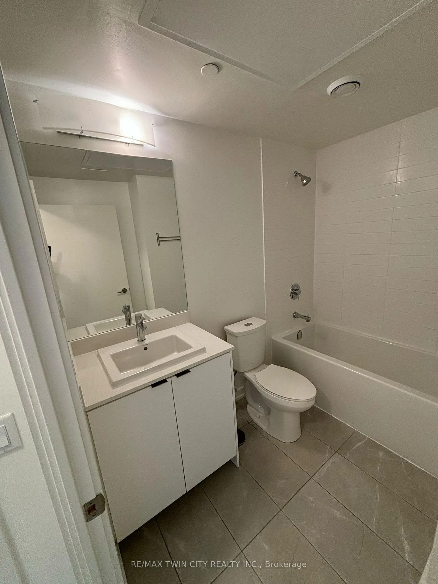 Photo 9 of Unit 606, 55 Duke Street W, Kitchener — HOMEH