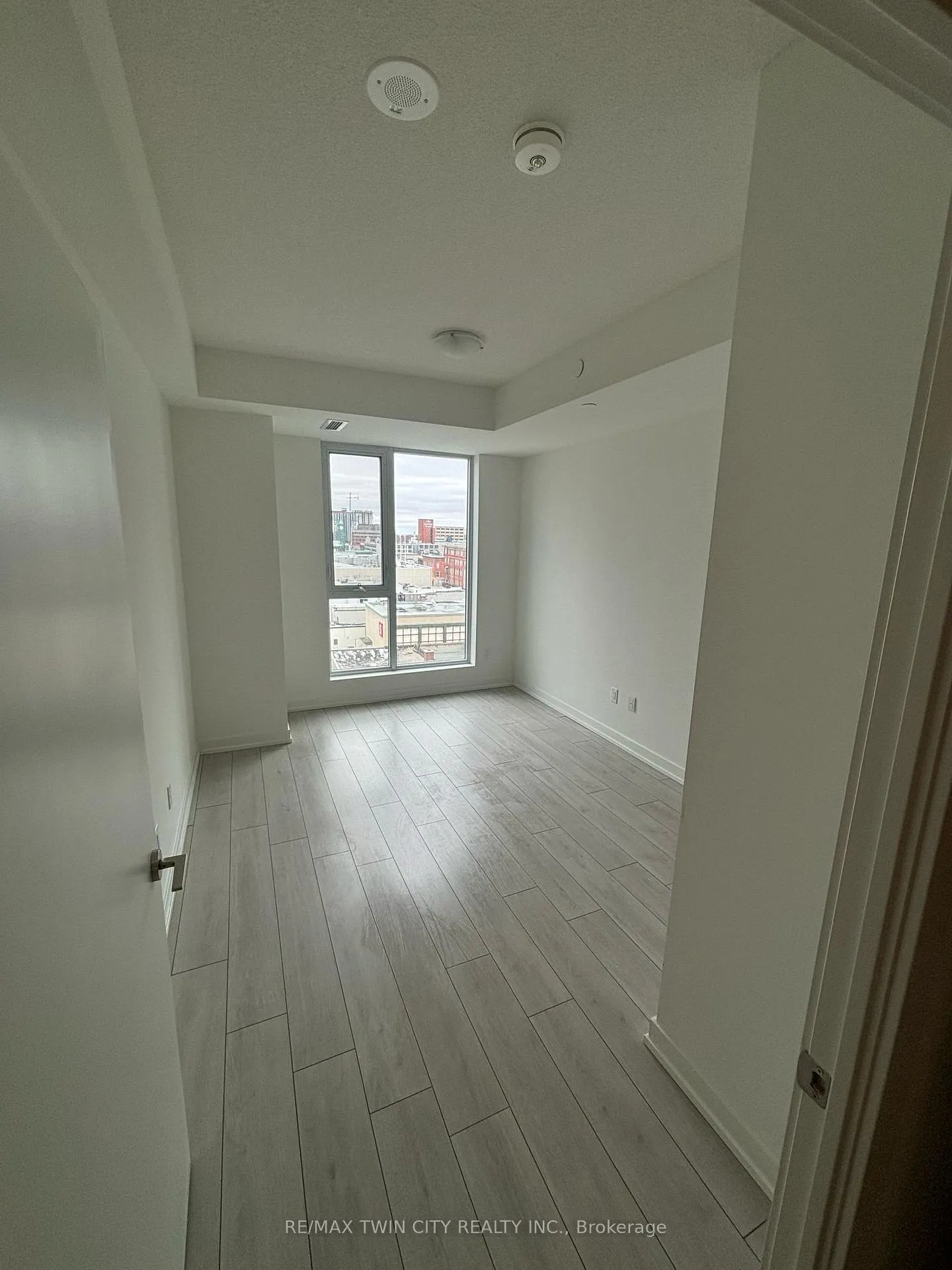 Photo 11 of Unit 606, 55 Duke Street W, Kitchener — HOMEH