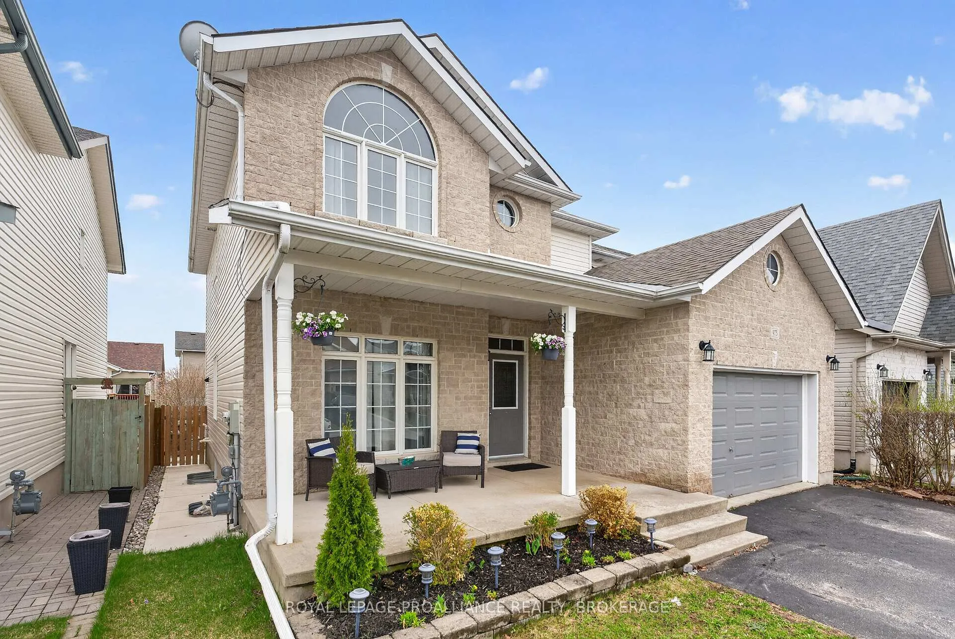 Photo 2 of 975 Bluffwood Avenue, Kingston, Kingston East (Incl Barret Crt) — HOMEH