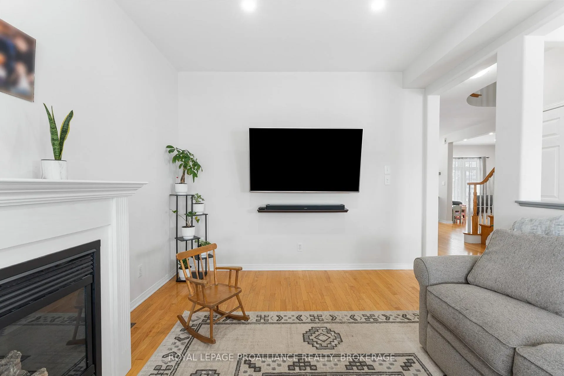 Photo 9 of 975 Bluffwood Avenue, Kingston, Kingston East (Incl Barret Crt) — HOMEH