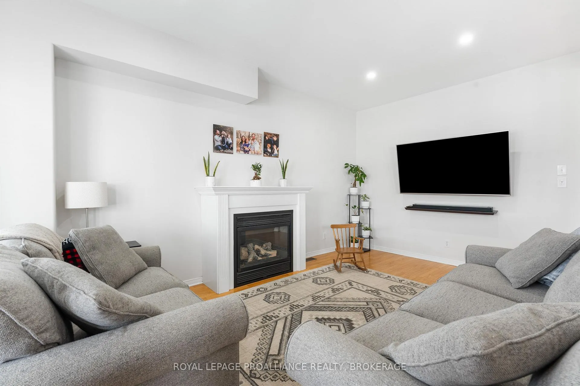 Photo 11 of 975 Bluffwood Avenue, Kingston, Kingston East (Incl Barret Crt) — HOMEH
