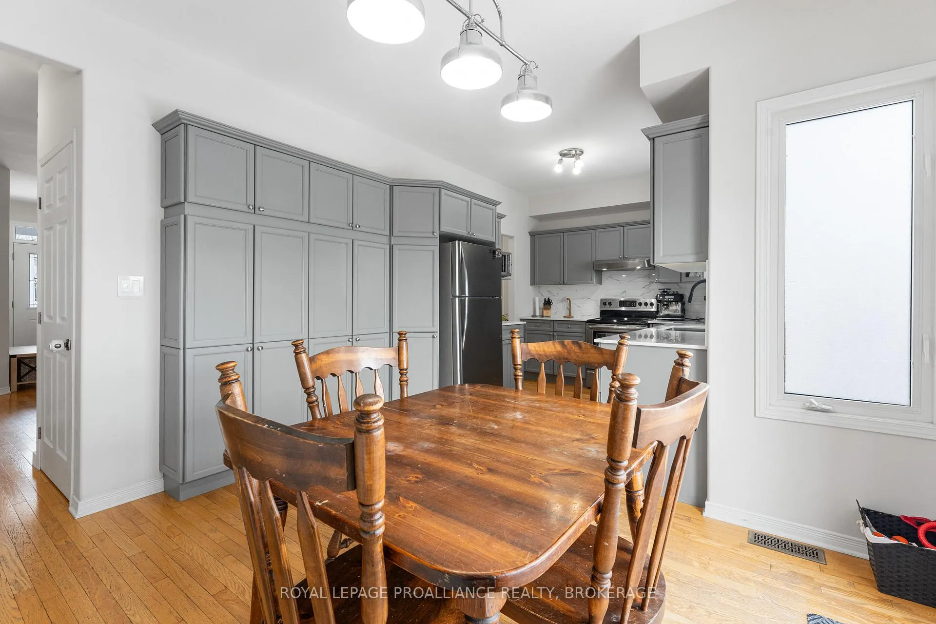 Photo 12 of 975 Bluffwood Avenue, Kingston, Kingston East (Incl Barret Crt) — HOMEH