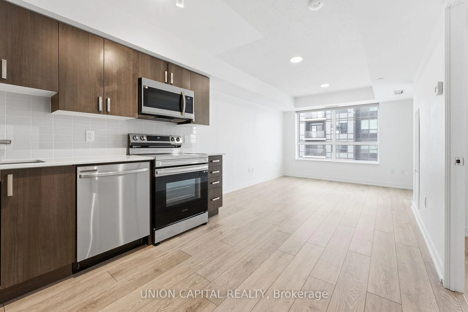 Photo 5 of Unit 1403, 1455 Celebration Drive, Pickering, Bay Ridges — HOMEH