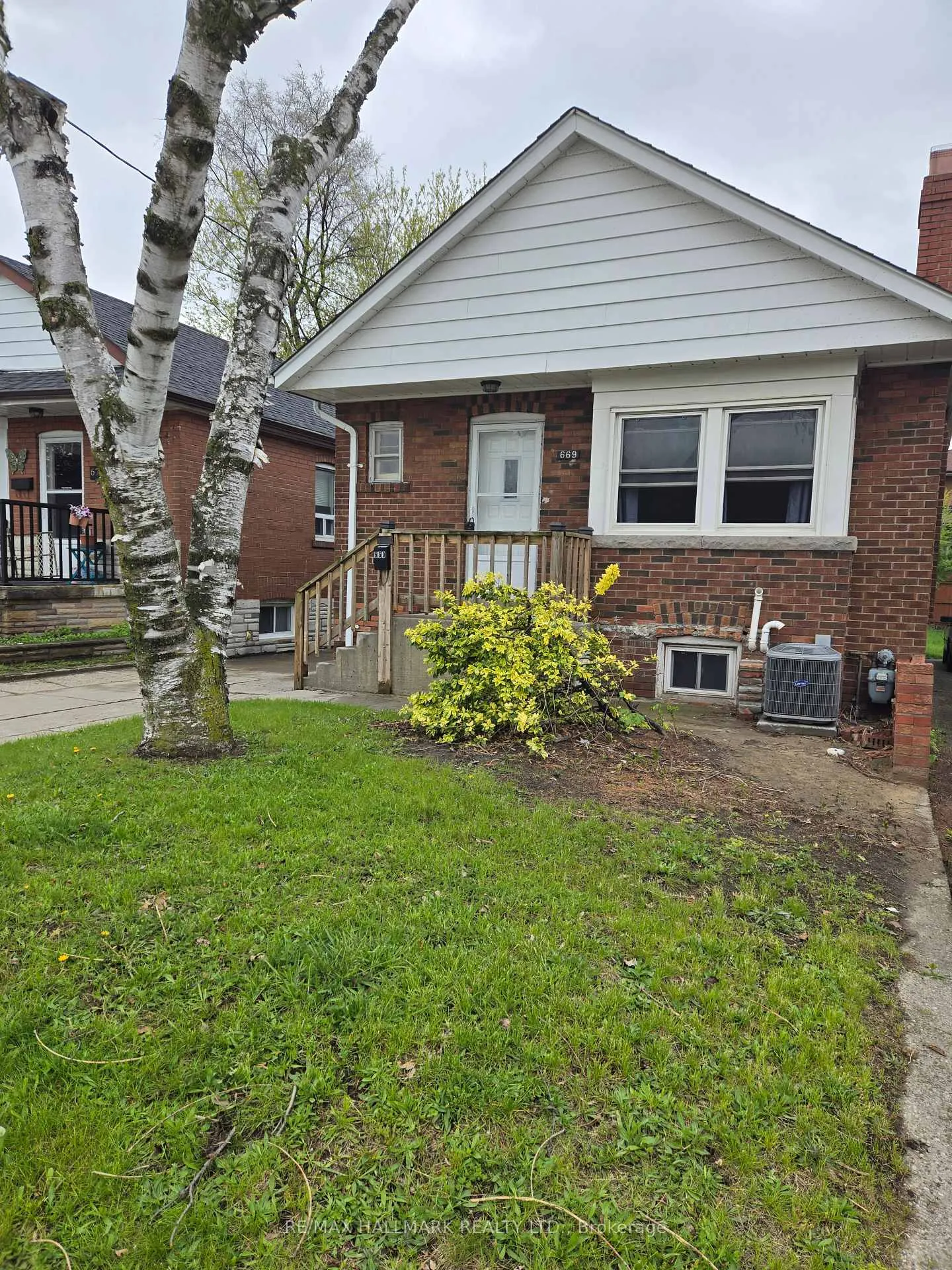 Photo 1 of 669 Cosburn Avenue, Toronto, Danforth Village-East York — HOMEH