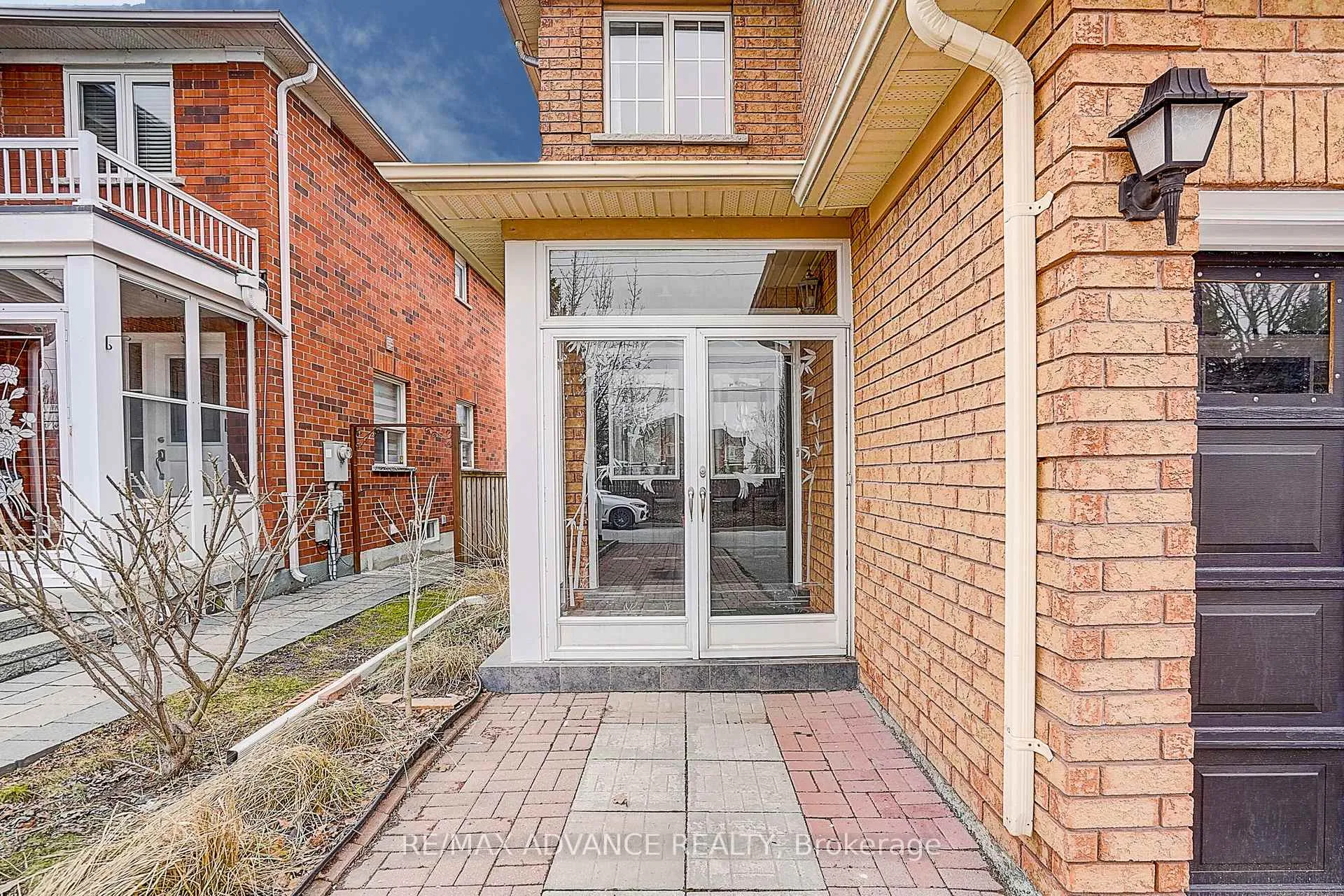 Photo 3 of 140 Vanguard Road, Vaughan, Patterson — HOMEH