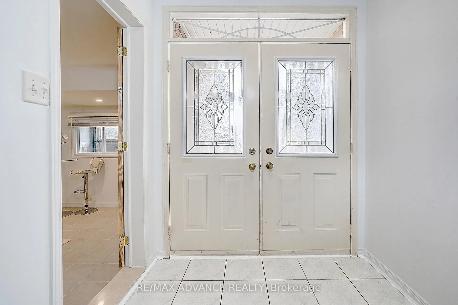 Photo 4 of 140 Vanguard Road, Vaughan, Patterson — HOMEH