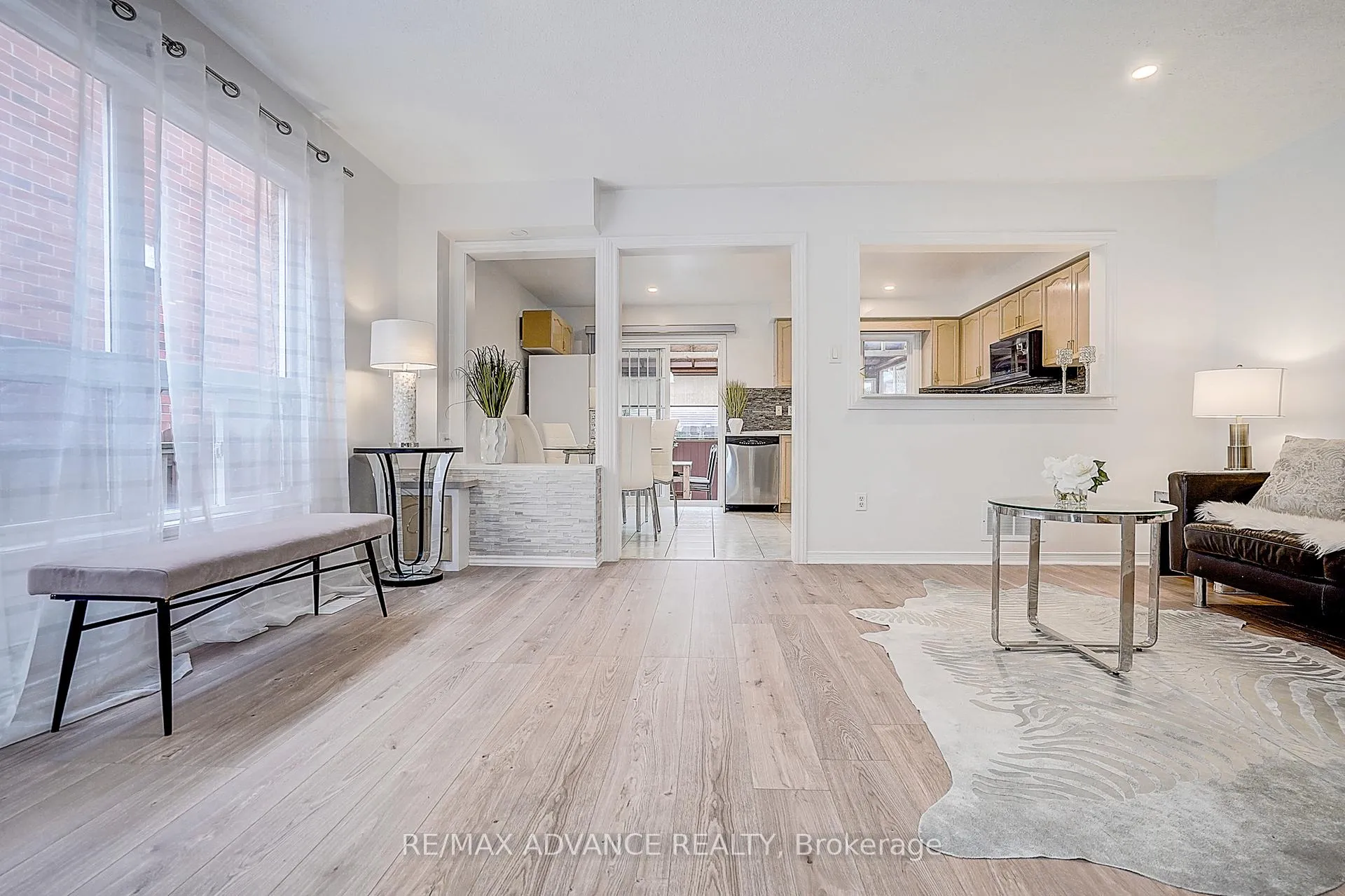 Photo 8 of 140 Vanguard Road, Vaughan, Patterson — HOMEH