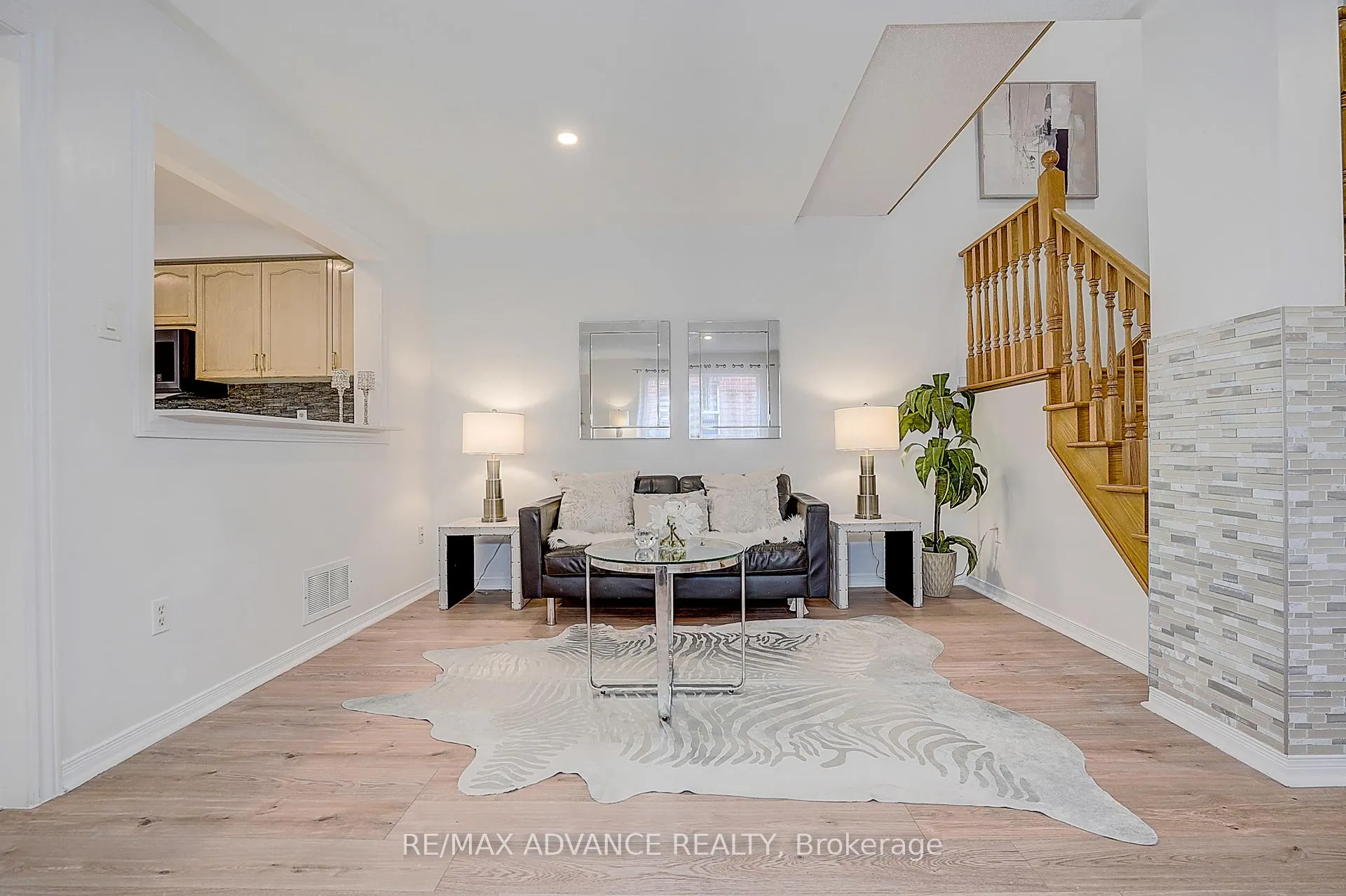 Photo 9 of 140 Vanguard Road, Vaughan, Patterson — HOMEH