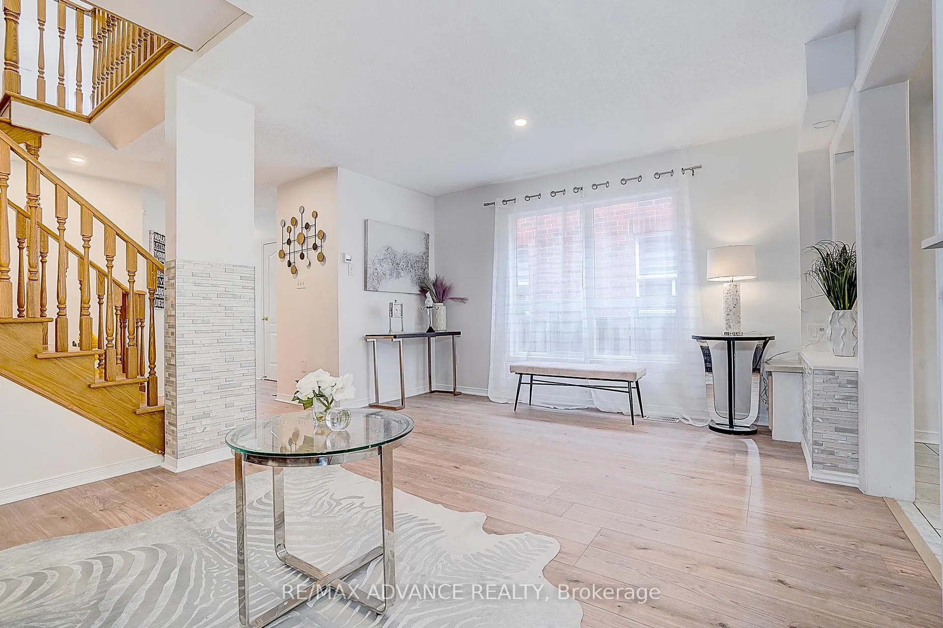 Photo 11 of 140 Vanguard Road, Vaughan, Patterson — HOMEH
