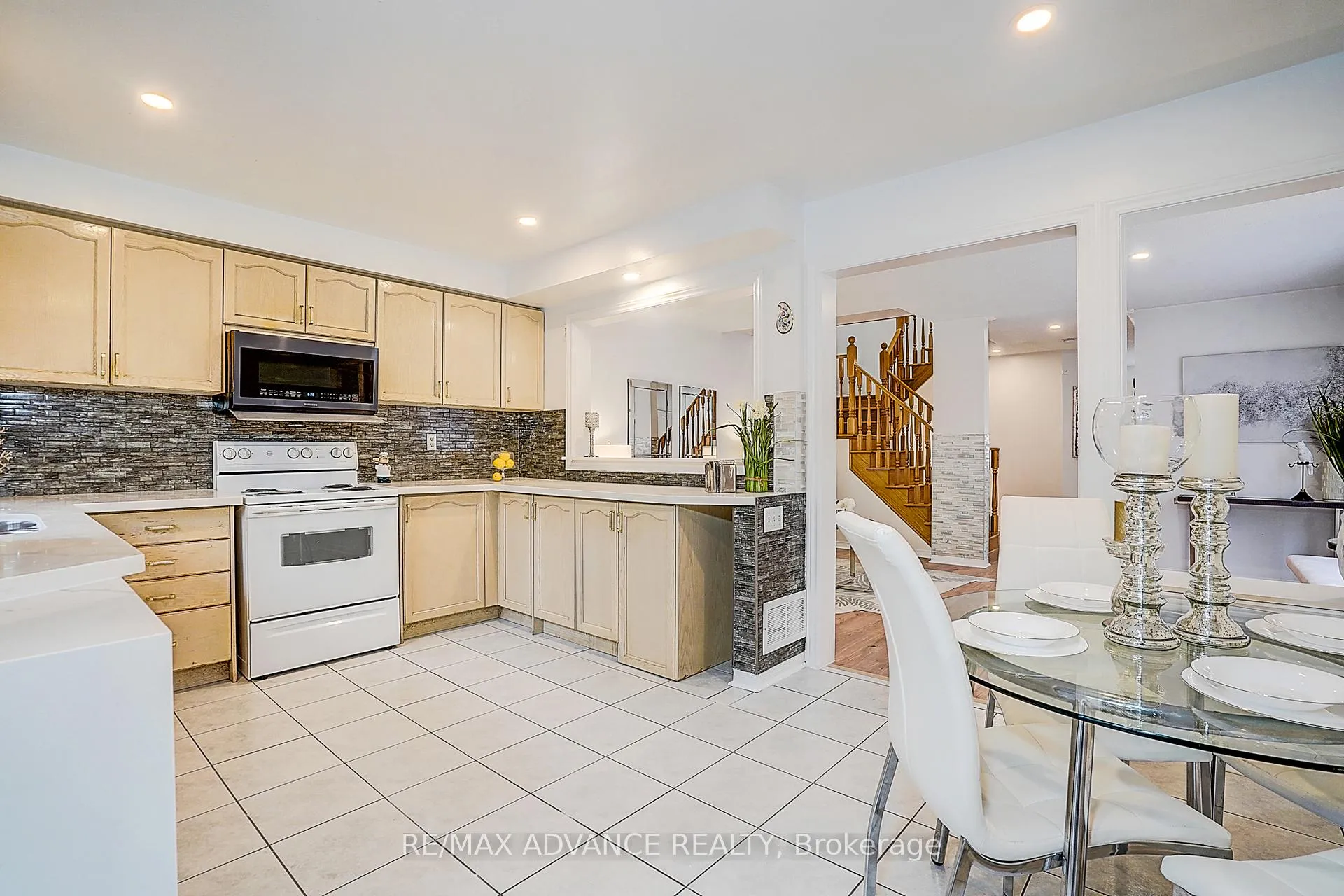 Photo 18 of 140 Vanguard Road, Vaughan, Patterson — HOMEH