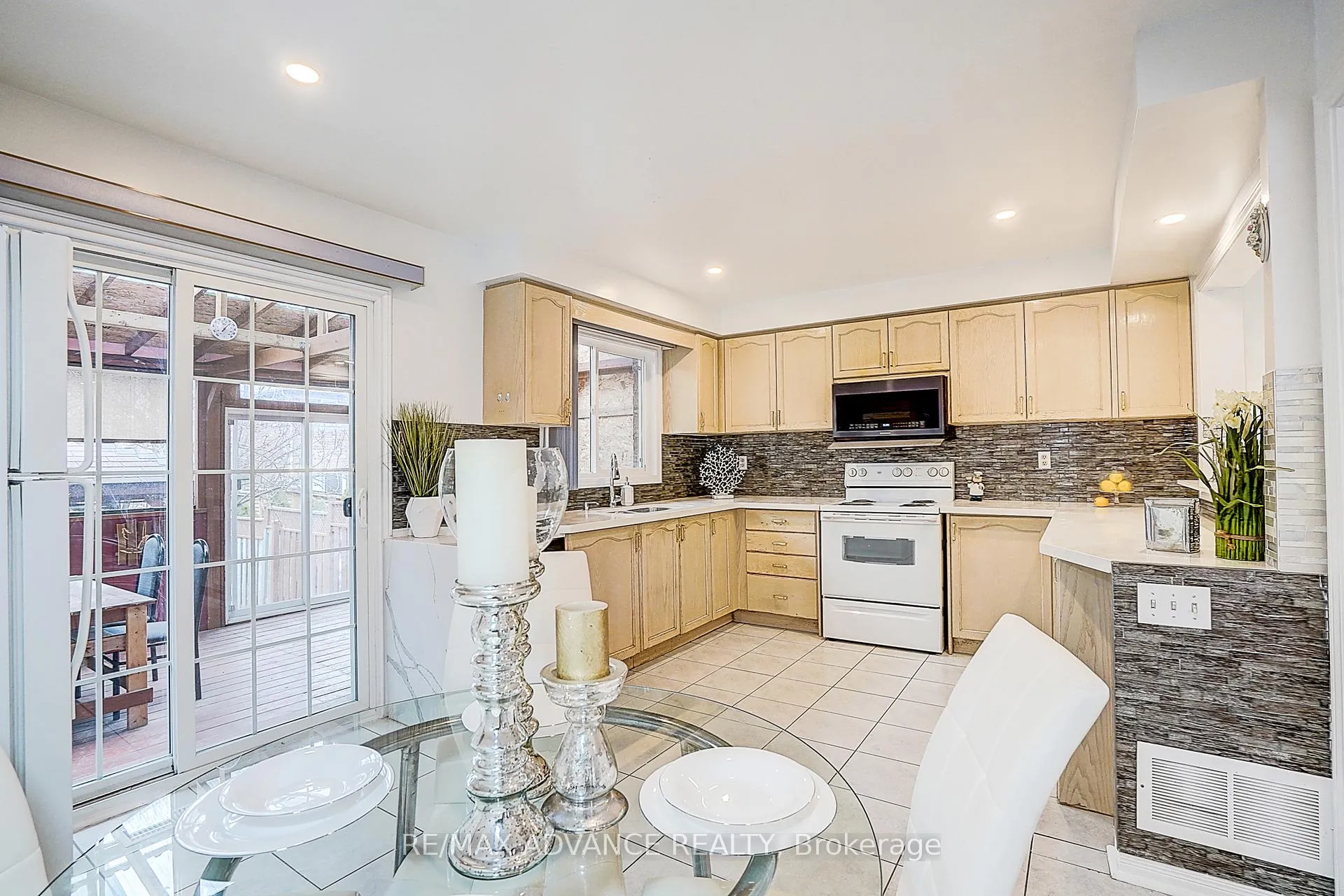 Photo 19 of 140 Vanguard Road, Vaughan, Patterson — HOMEH