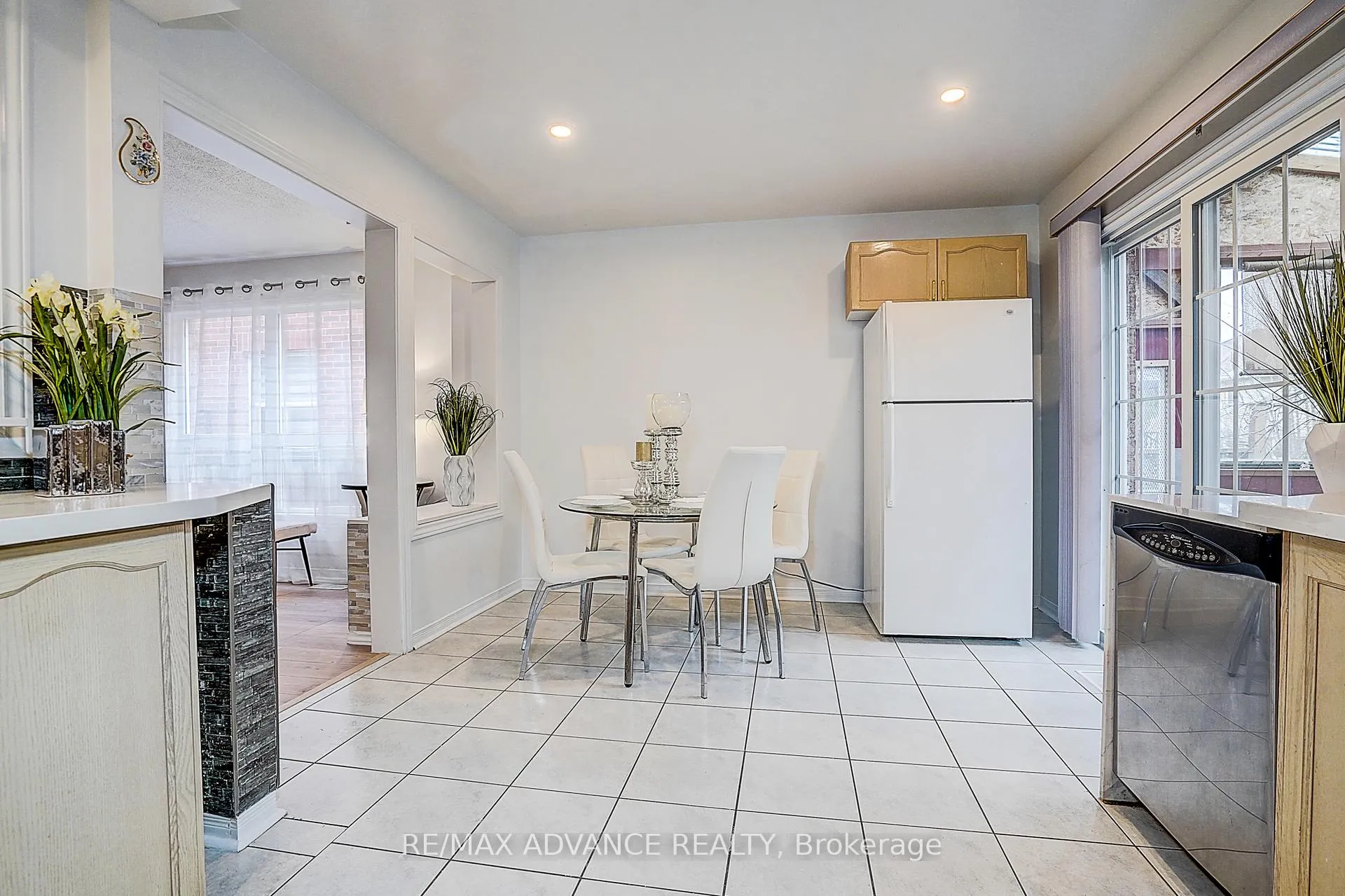 Photo 20 of 140 Vanguard Road, Vaughan, Patterson — HOMEH