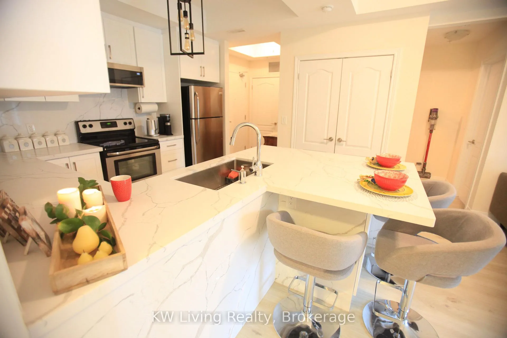 Photo 4 of Unit 210, 650 Gordon Street, Whitby, Port Whitby — HOMEH